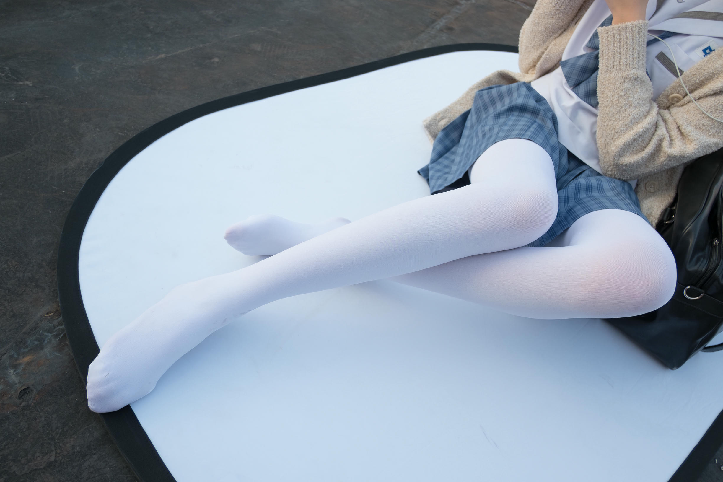 森萝财团 SSR-001 天台上的白丝 [74P-493MB]_第3集
