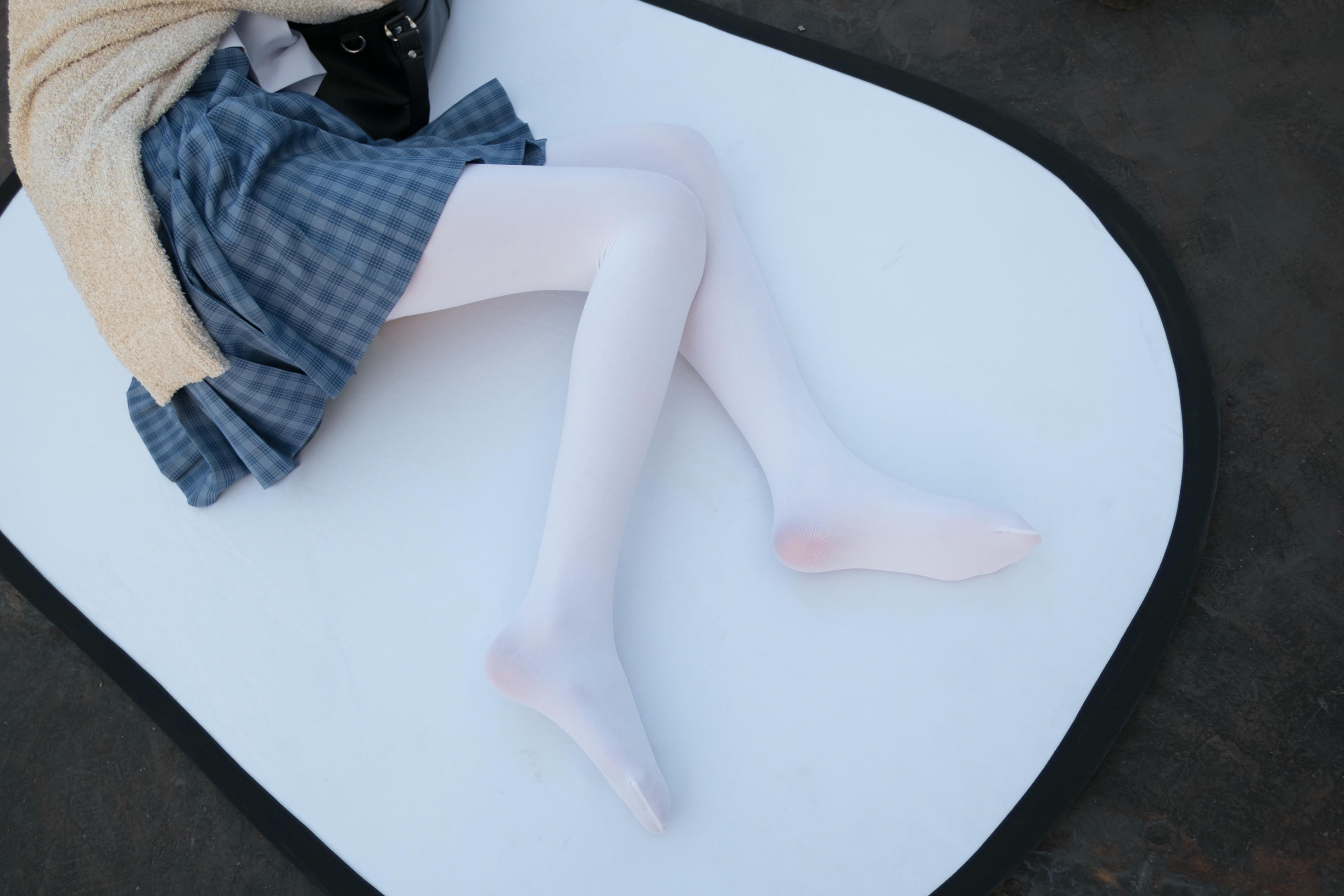 森萝财团 SSR-001 天台上的白丝 [74P-493MB]_第4集