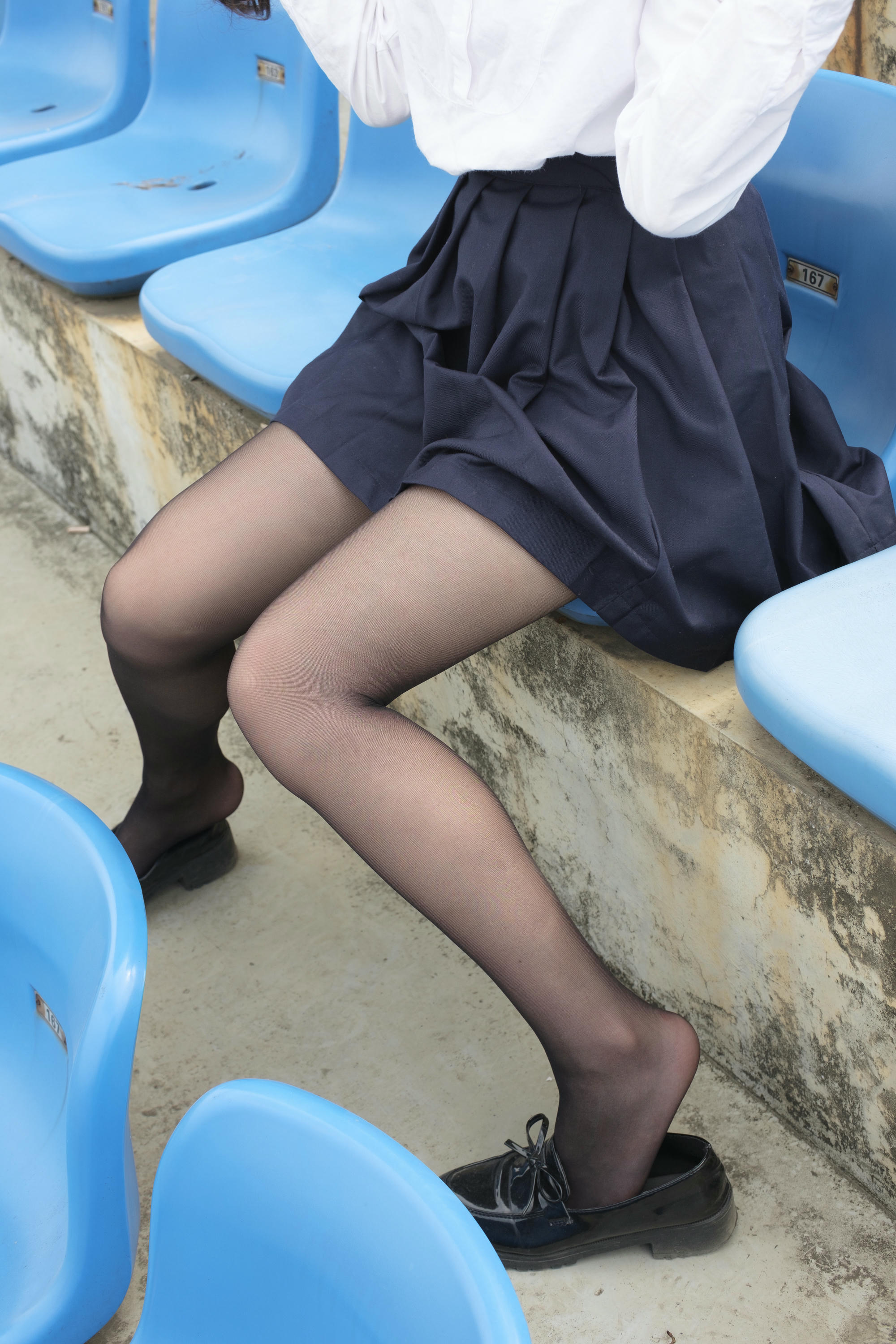 森萝财团 SSR-009 户外黑丝学妹 [83P-841MB]_第1集