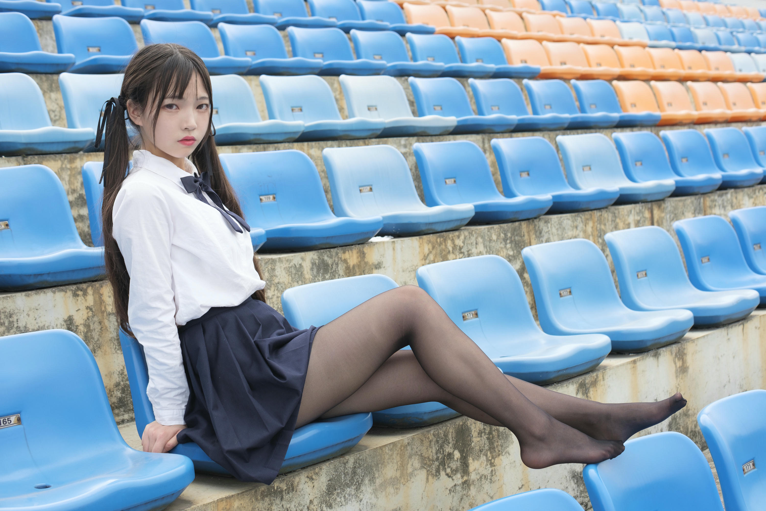 森萝财团 SSR-009 户外黑丝学妹 [83P-841MB]_第2集