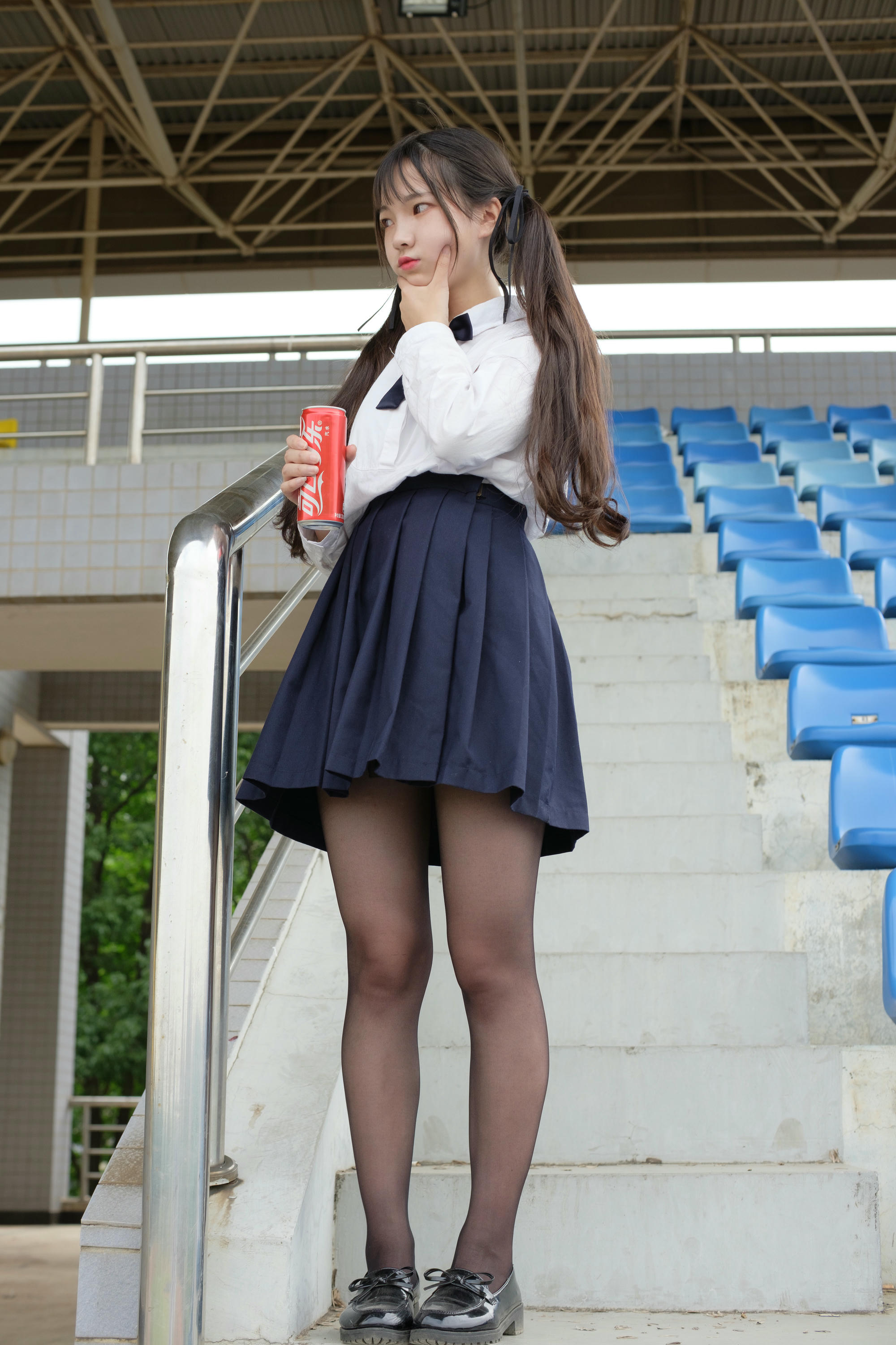 森萝财团 SSR-009 户外黑丝学妹 [83P-841MB]_第2集