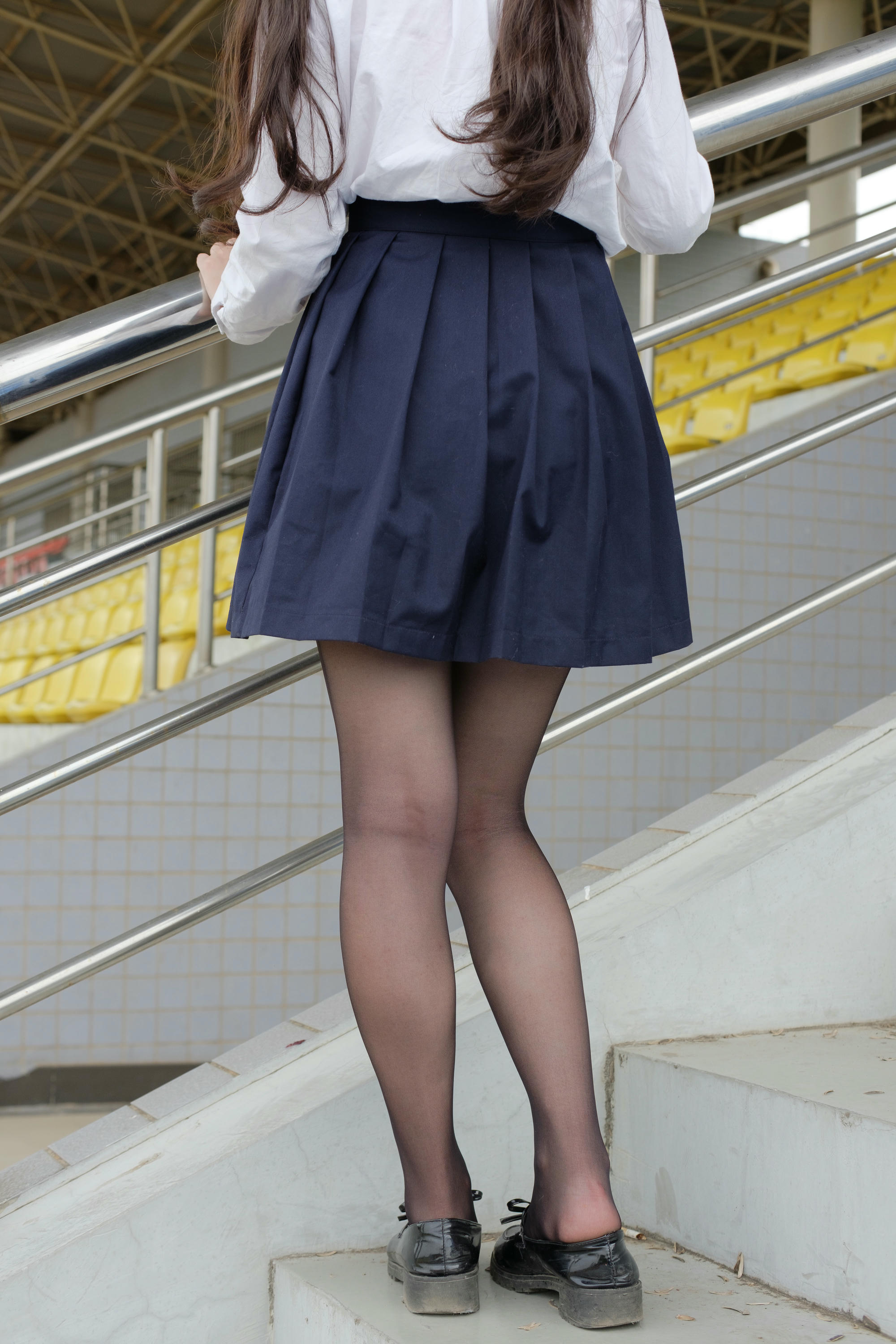 森萝财团 SSR-009 户外黑丝学妹 [83P-841MB]_第2集