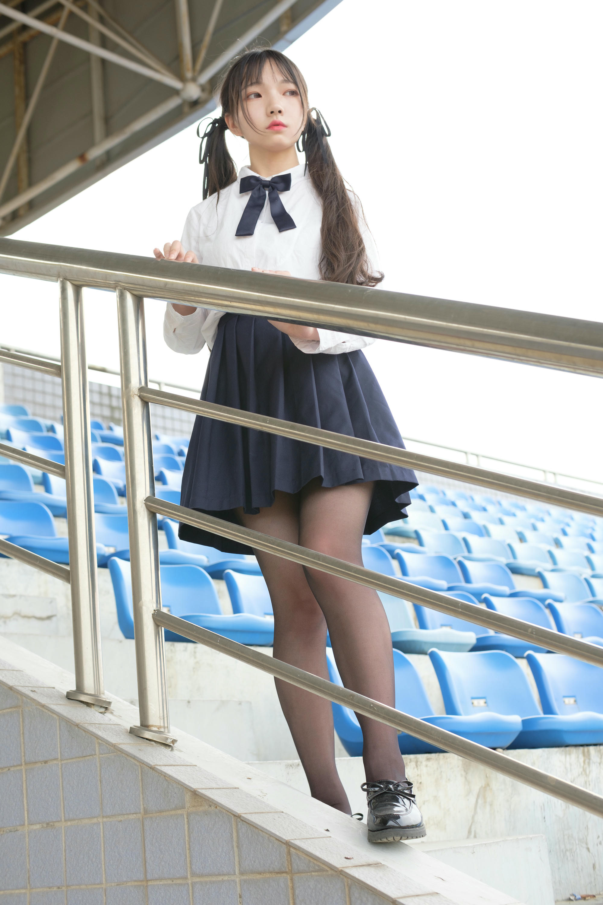 森萝财团 SSR-009 户外黑丝学妹 [83P-841MB]_第2集