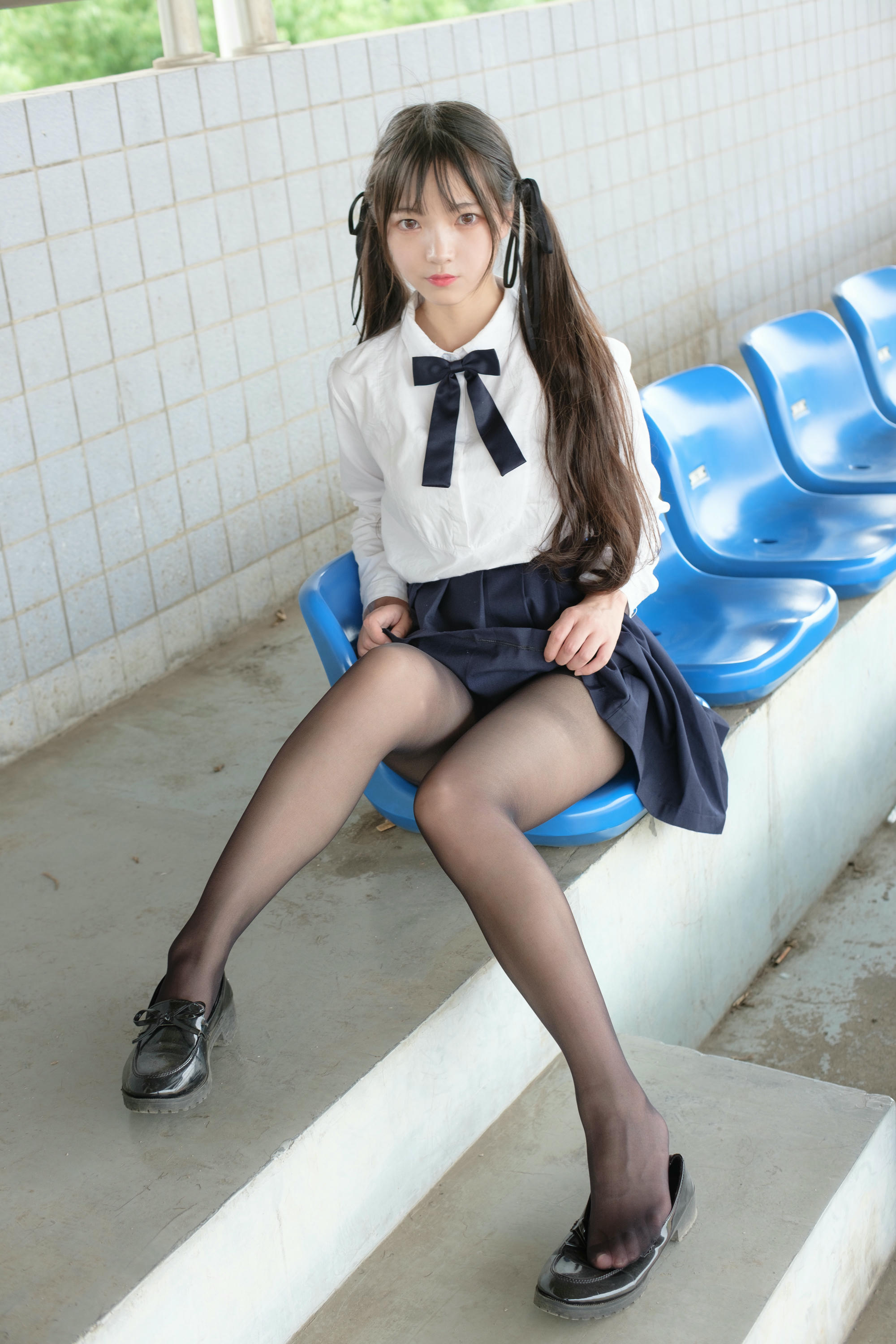 森萝财团 SSR-009 户外黑丝学妹 [83P-841MB]_第2集