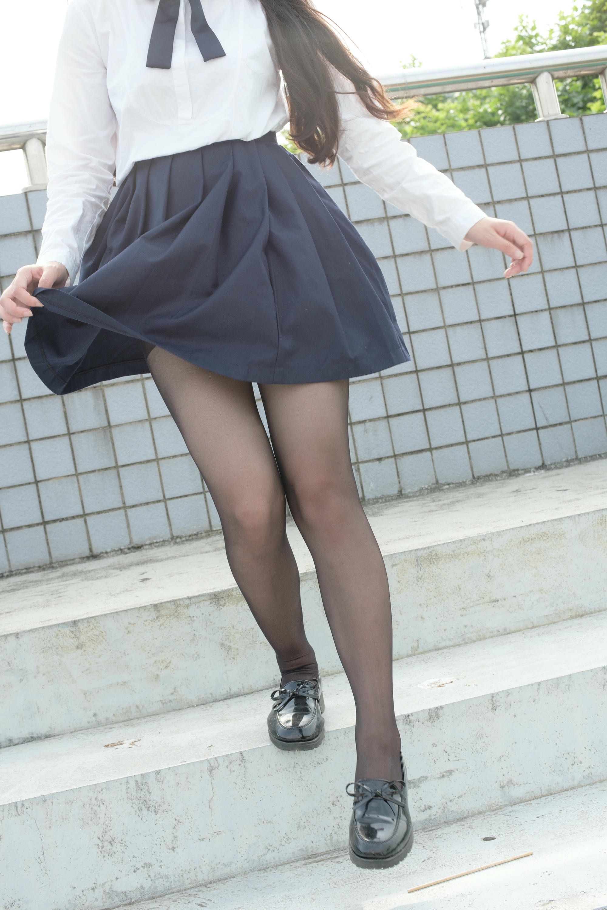 森萝财团 SSR-009 户外黑丝学妹 [83P-841MB]_第3集