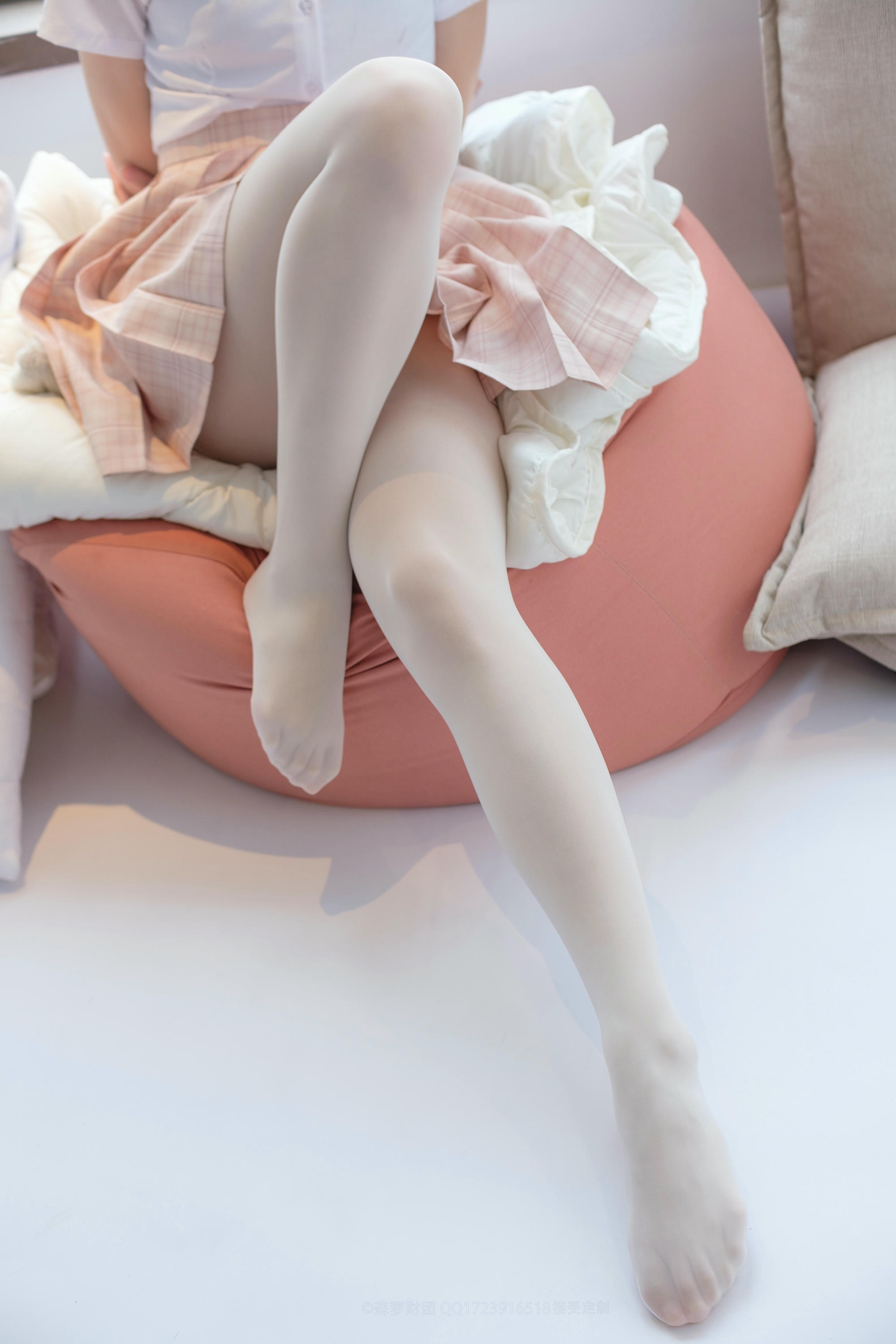 森萝财团 SSR-012 30D奶白超滑丝袜 [91P-0.99GB]_第2集