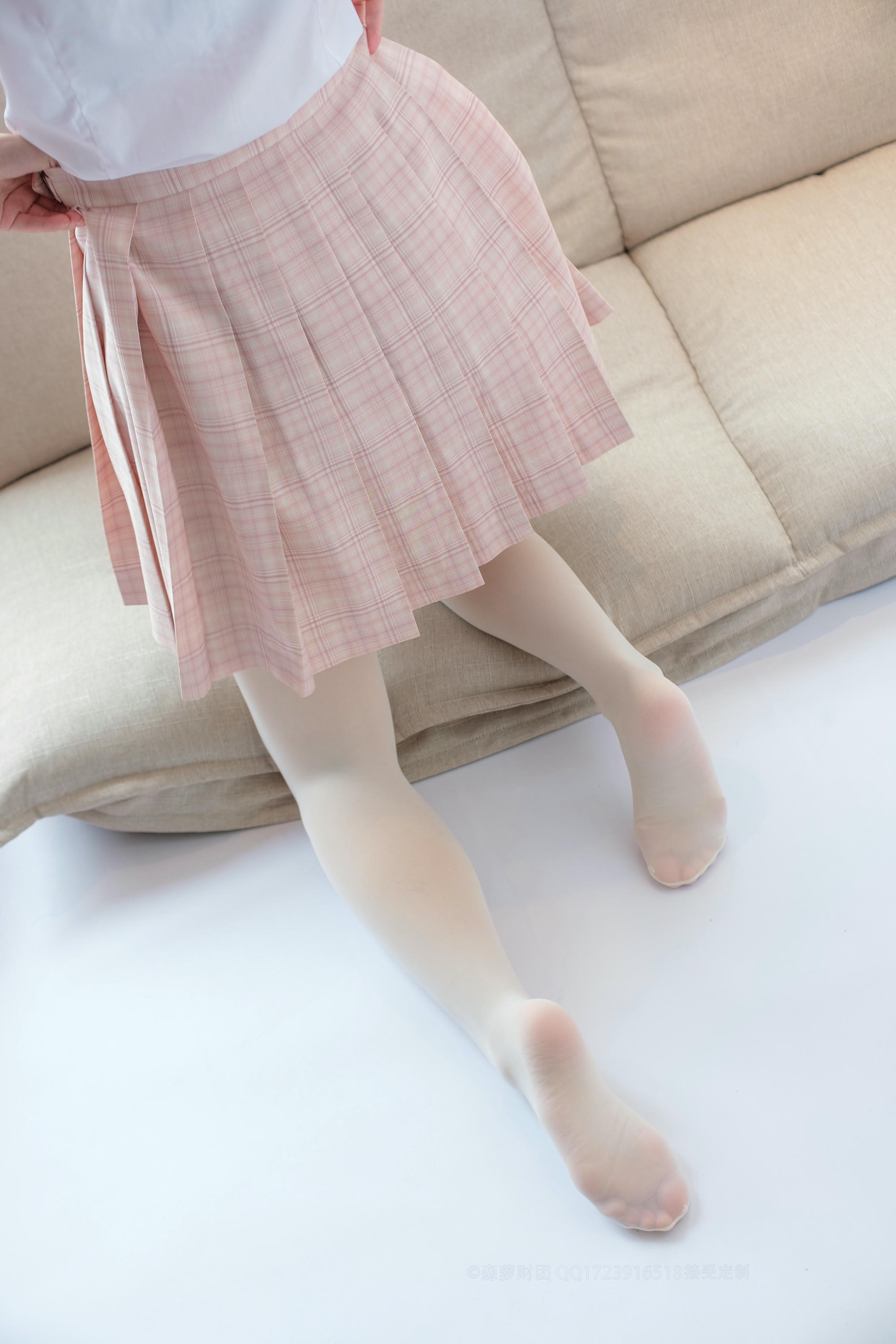 森萝财团 SSR-012 30D奶白超滑丝袜 [91P-0.99GB]_第3集