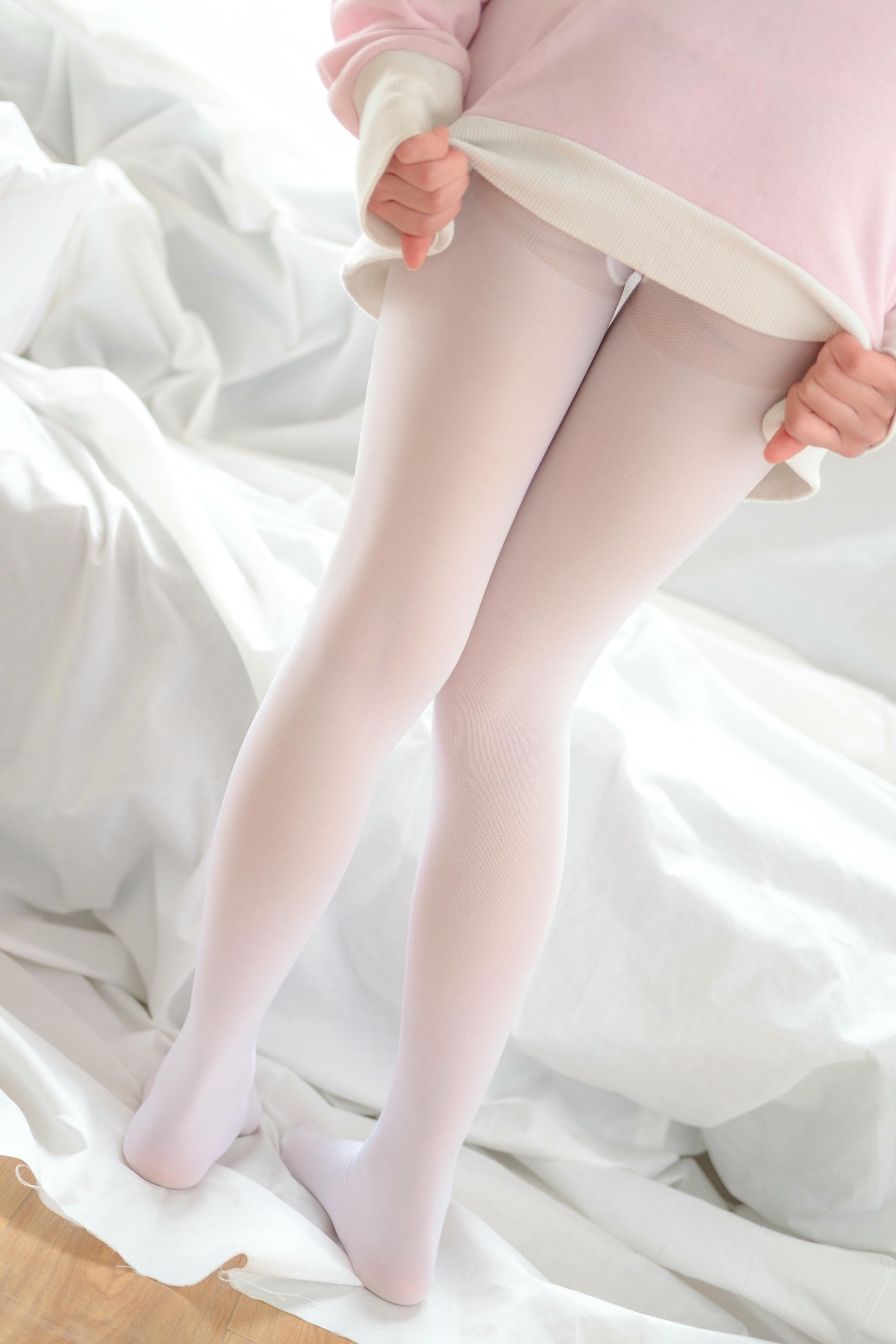 森萝财团 X-009 粉嫩粉嫩的丝秀 [120P1V-1.49GB]_第6集
