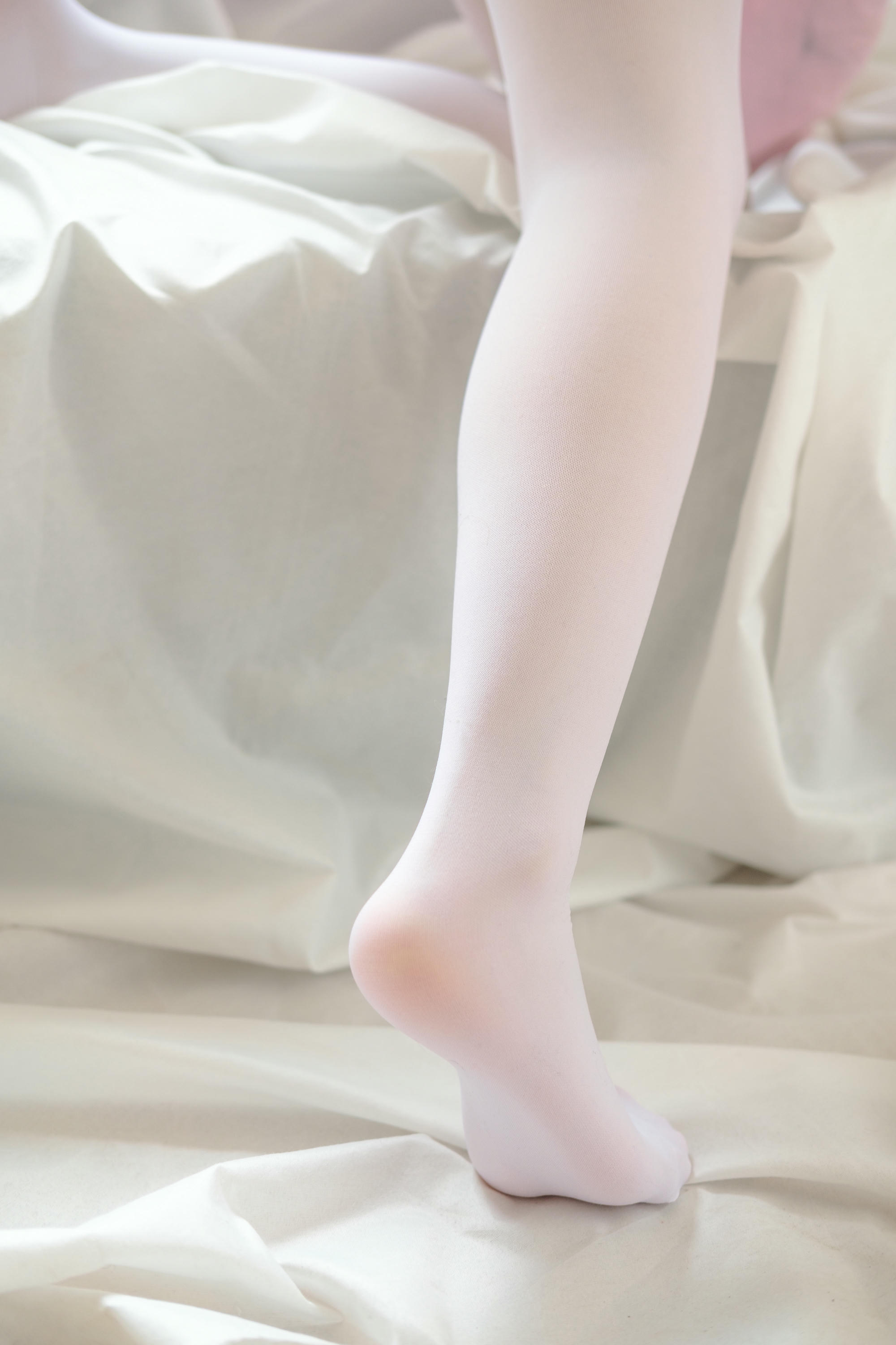 森萝财团 X-009 粉嫩粉嫩的丝秀 [120P1V-1.49GB]_第6集