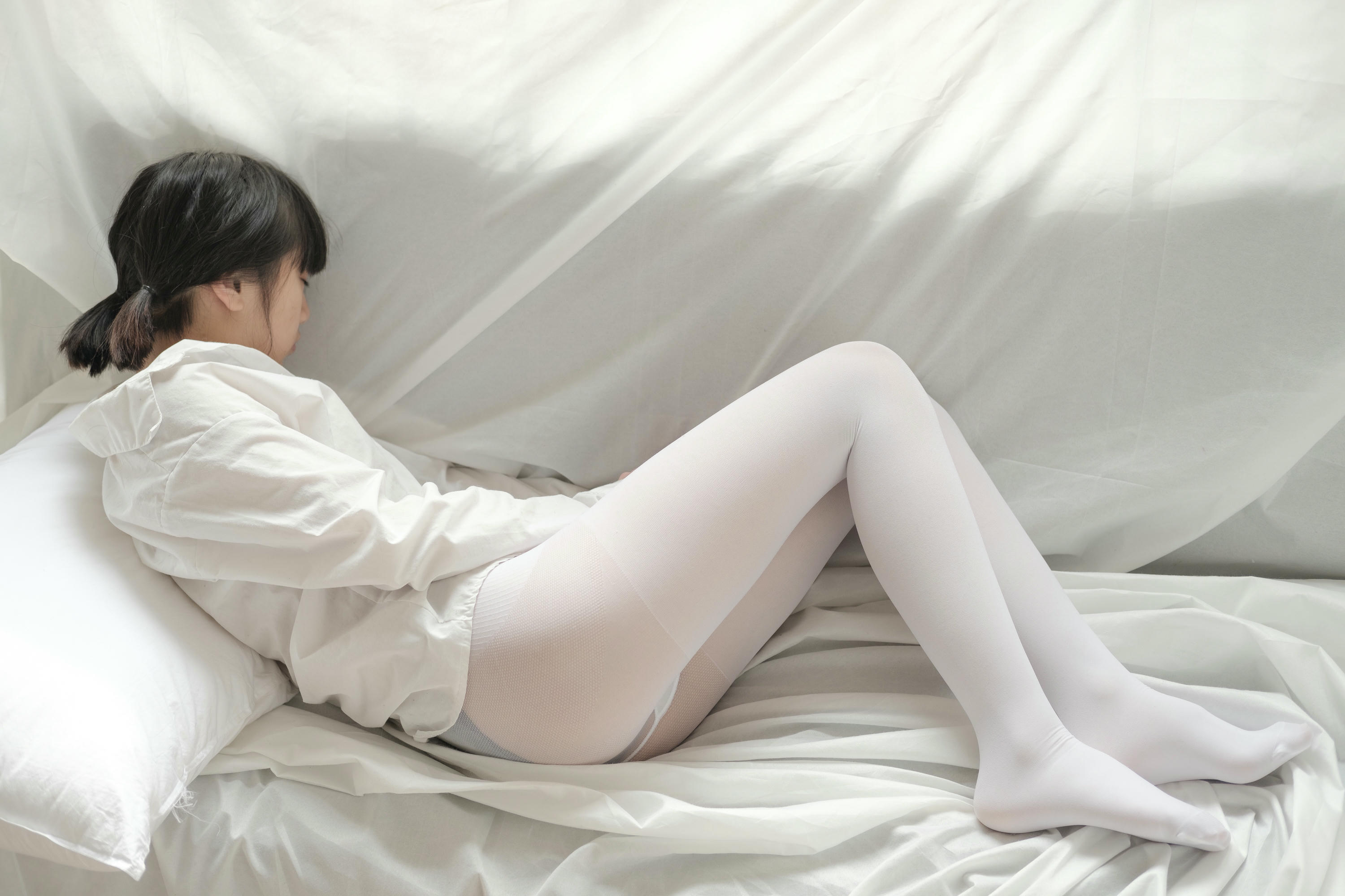 森萝财团 X-009 粉嫩粉嫩的丝秀 [120P1V-1.49GB]_第2集