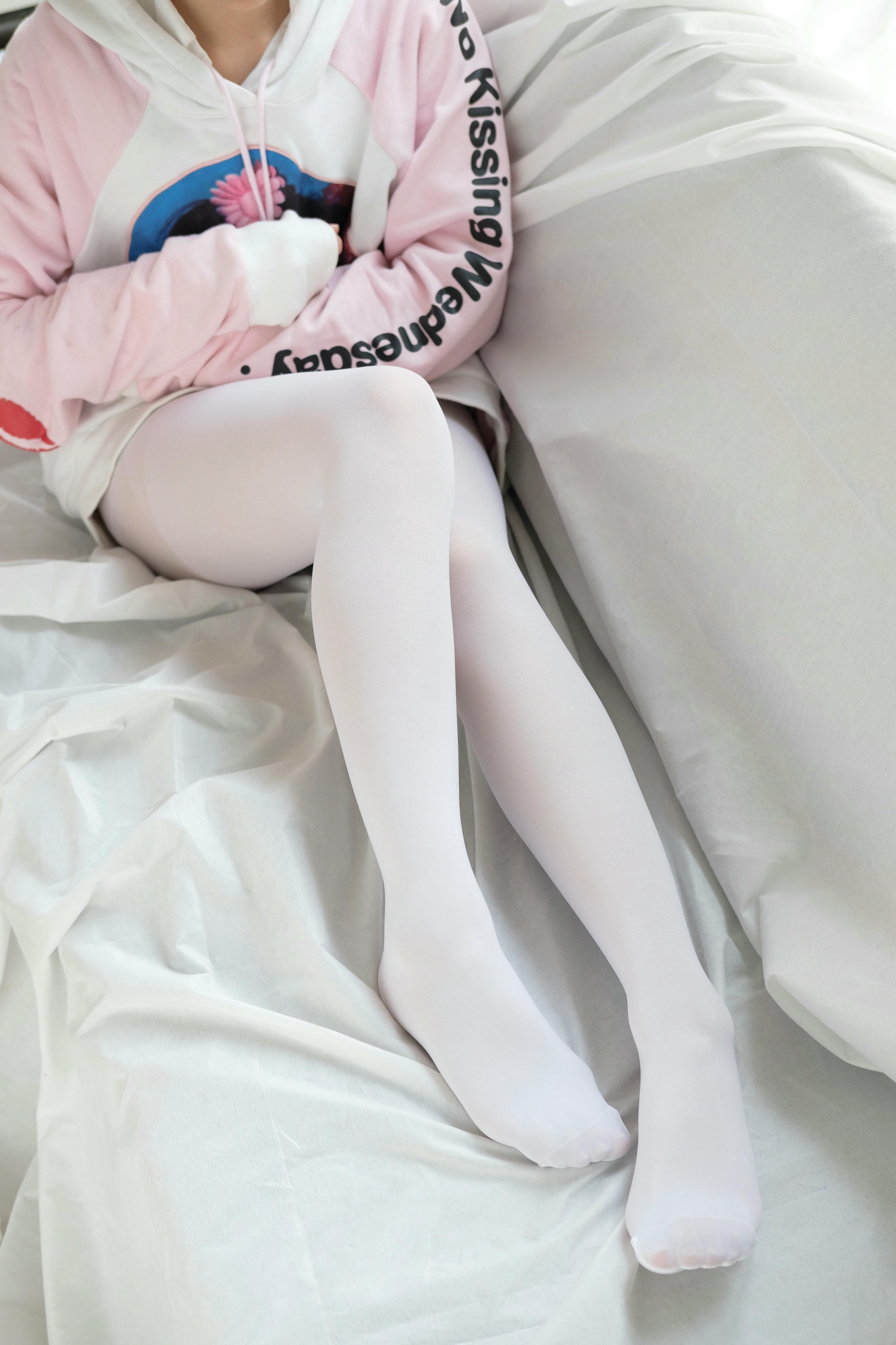 森萝财团 X-009 粉嫩粉嫩的丝秀 [120P1V-1.49GB]_第2集