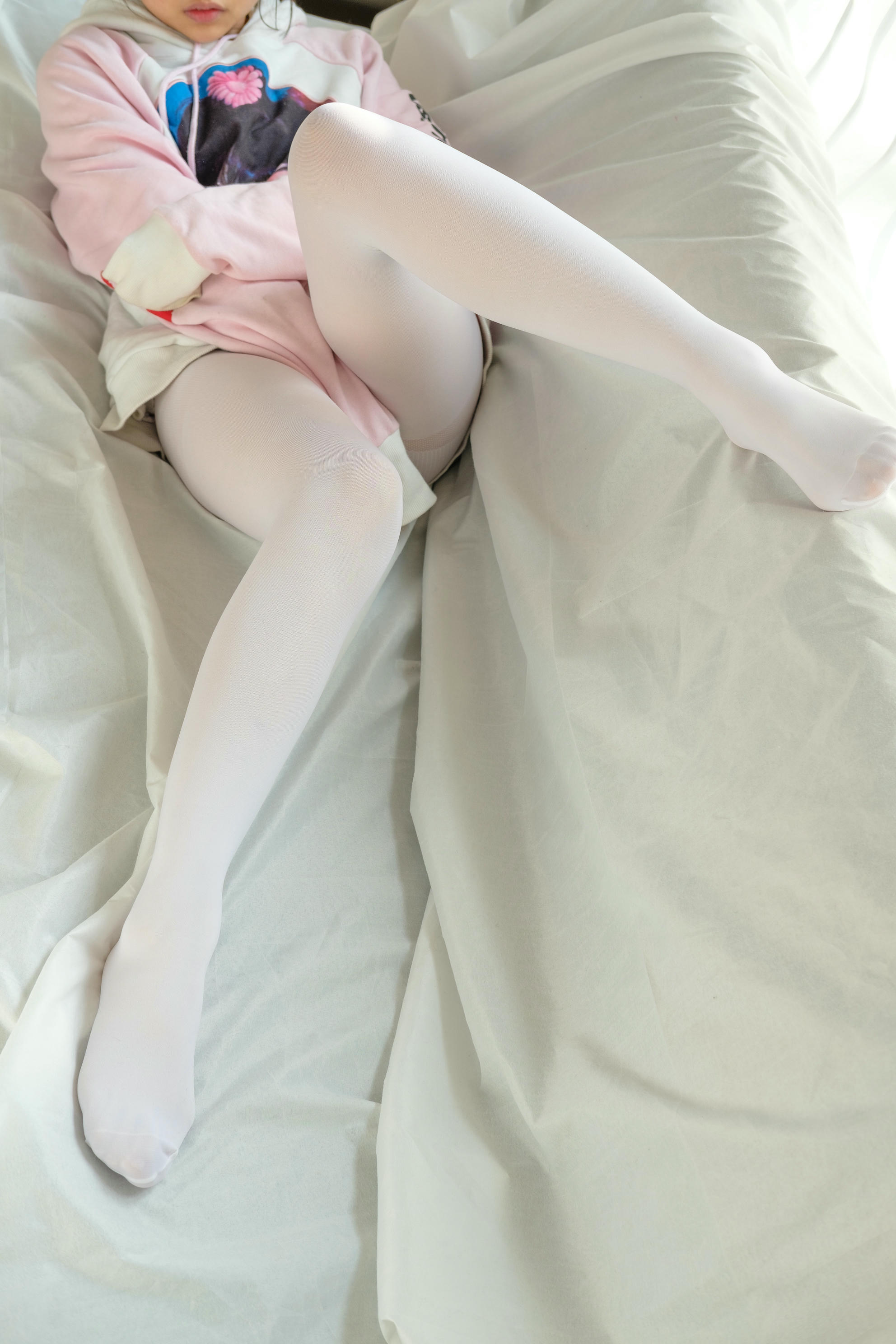 森萝财团 X-009 粉嫩粉嫩的丝秀 [120P1V-1.49GB]_第3集