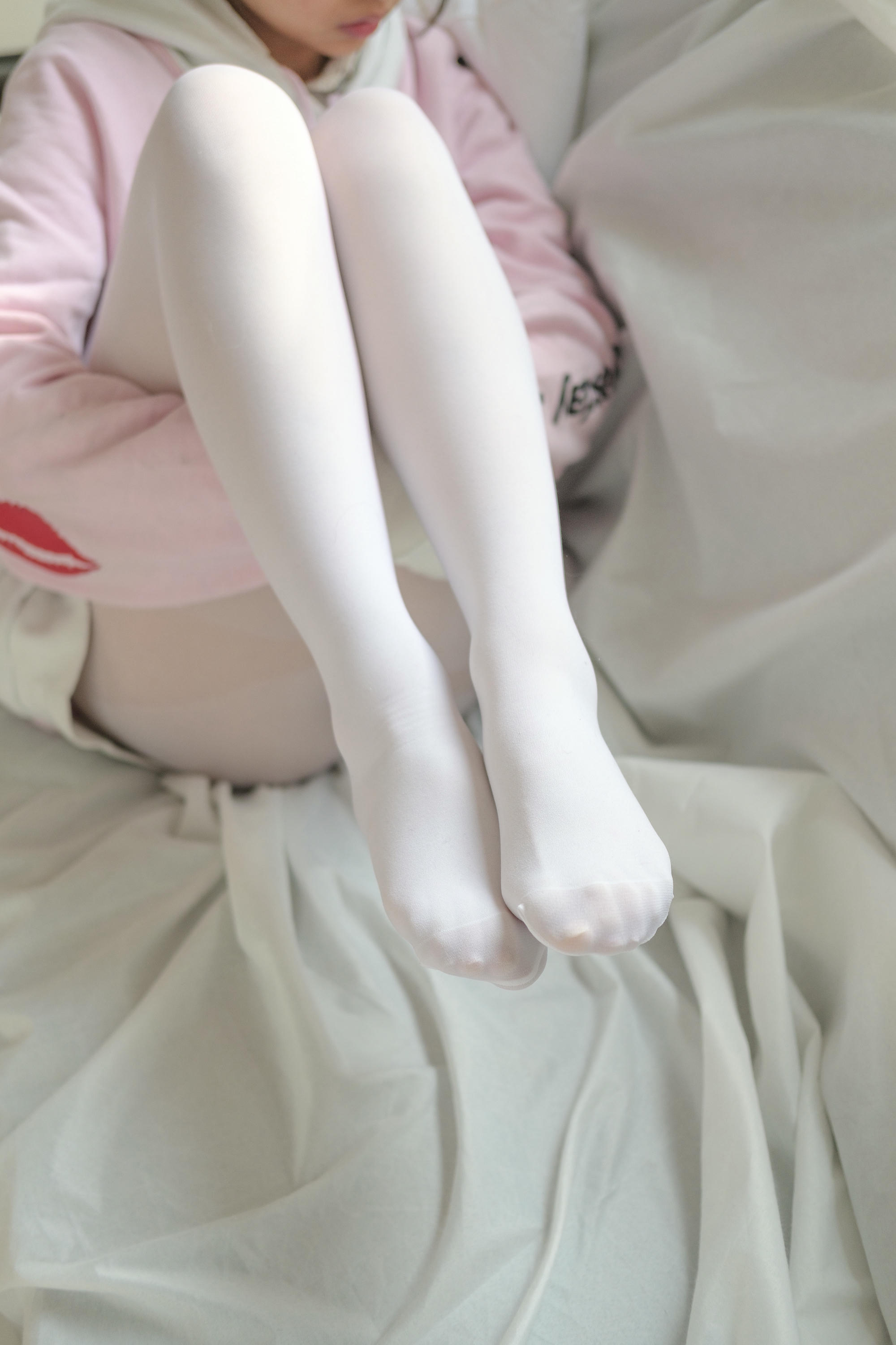 森萝财团 X-009 粉嫩粉嫩的丝秀 [120P1V-1.49GB]_第4集