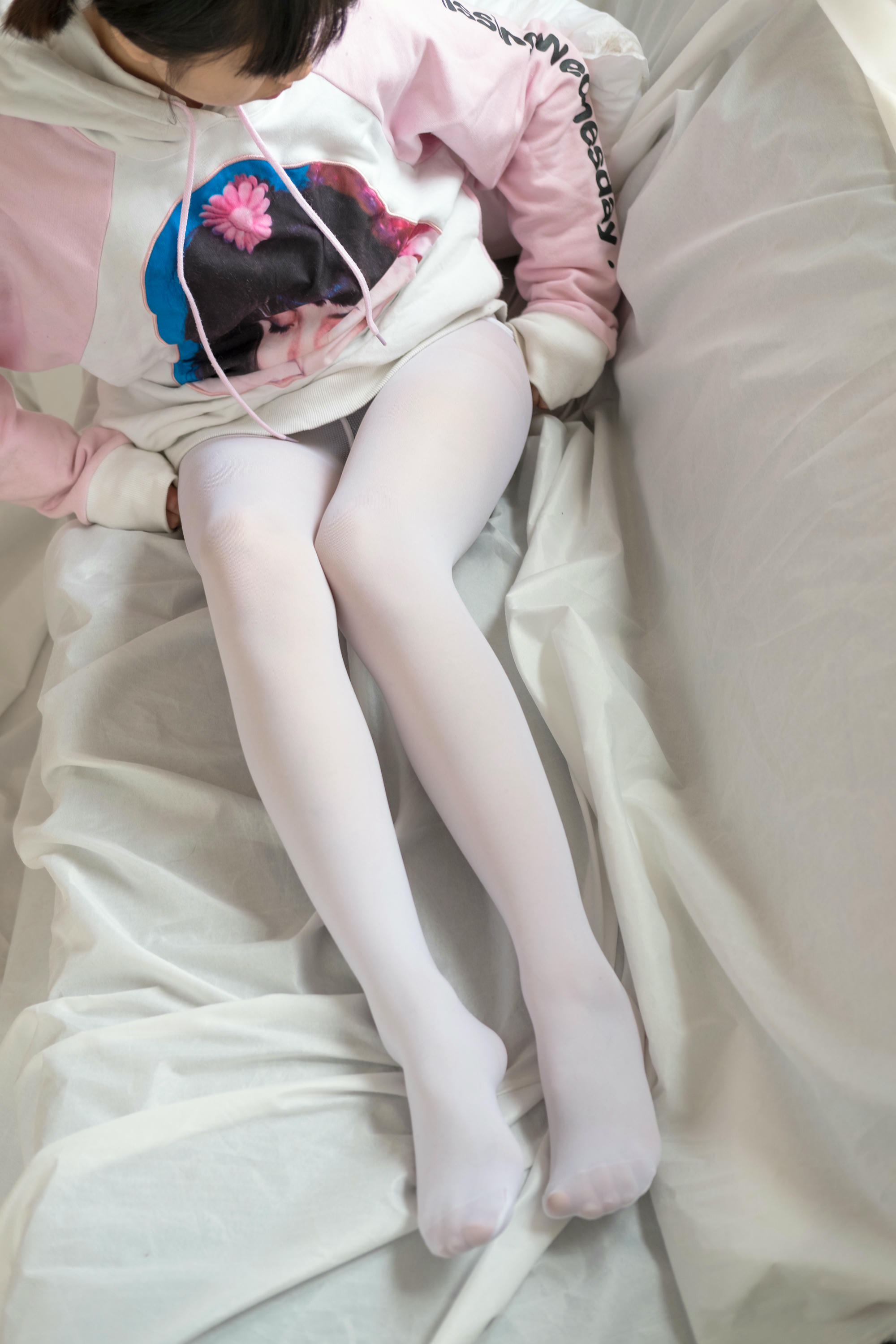 森萝财团 X-009 粉嫩粉嫩的丝秀 [120P1V-1.49GB]_第5集