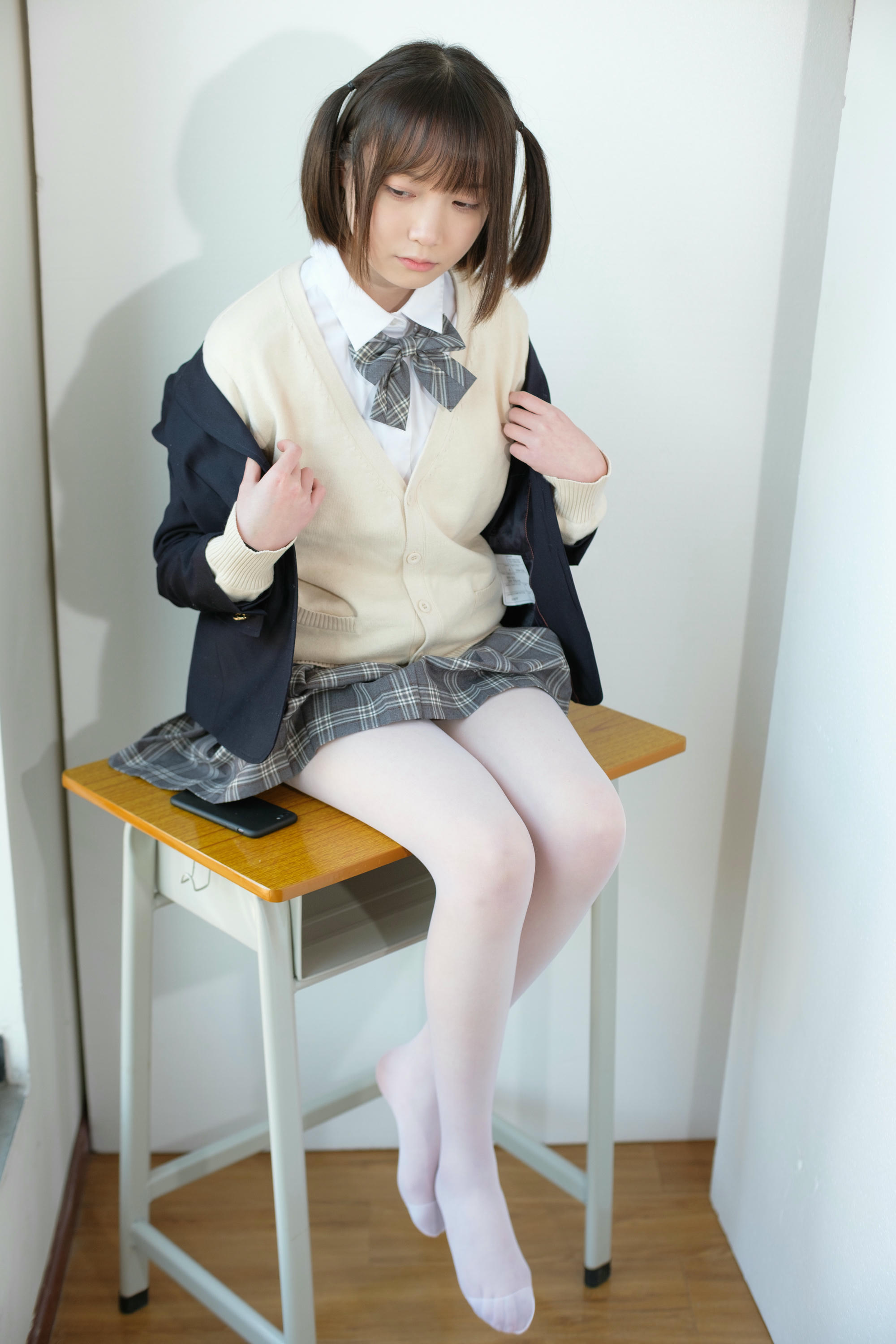 森萝财团 X-010 JK校服白丝 [83P1V-1.46GB]_第1集