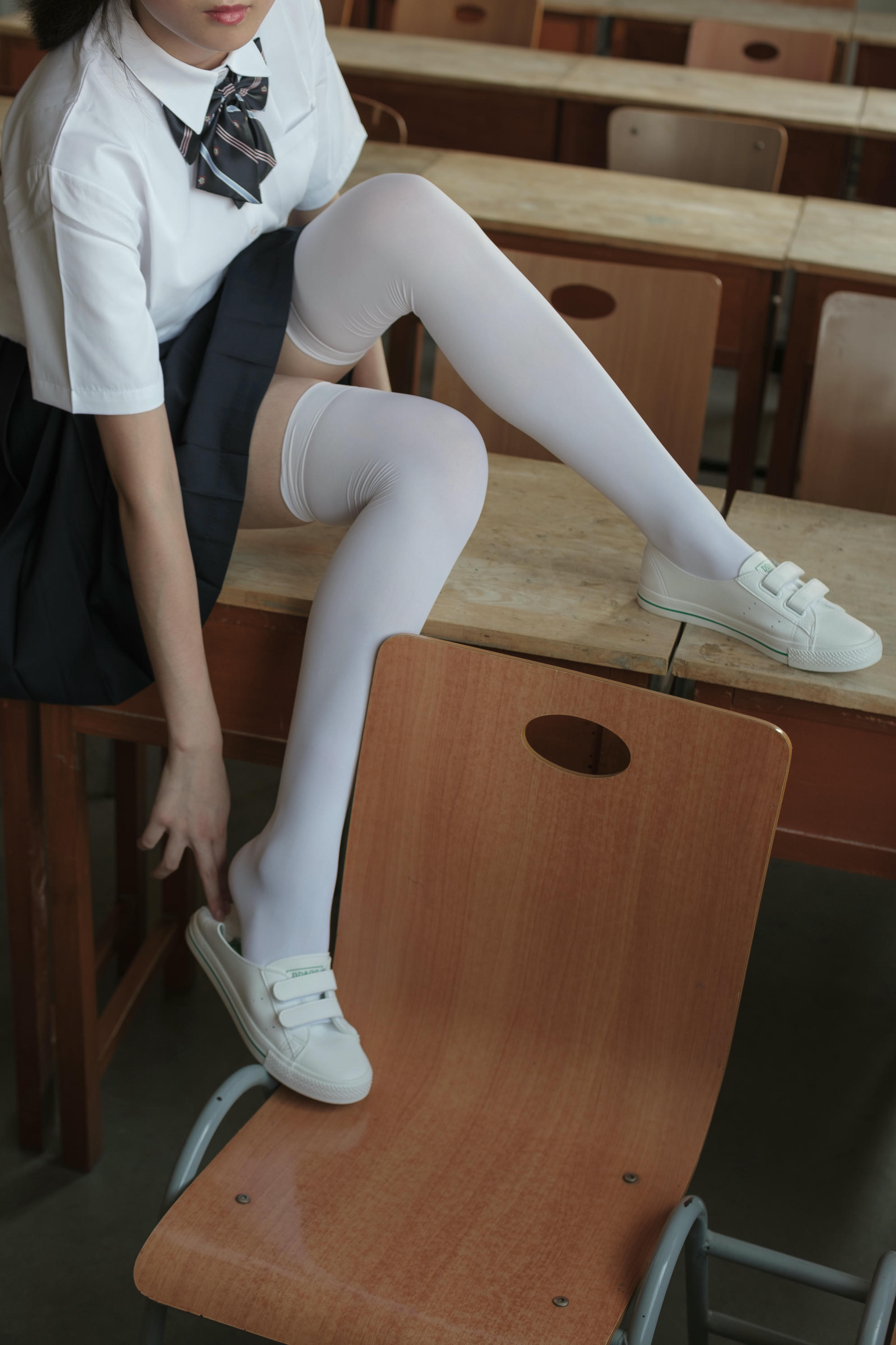 森萝财团 BETA-022 教室里的JK白丝少女 [66P-638MB]_第1集