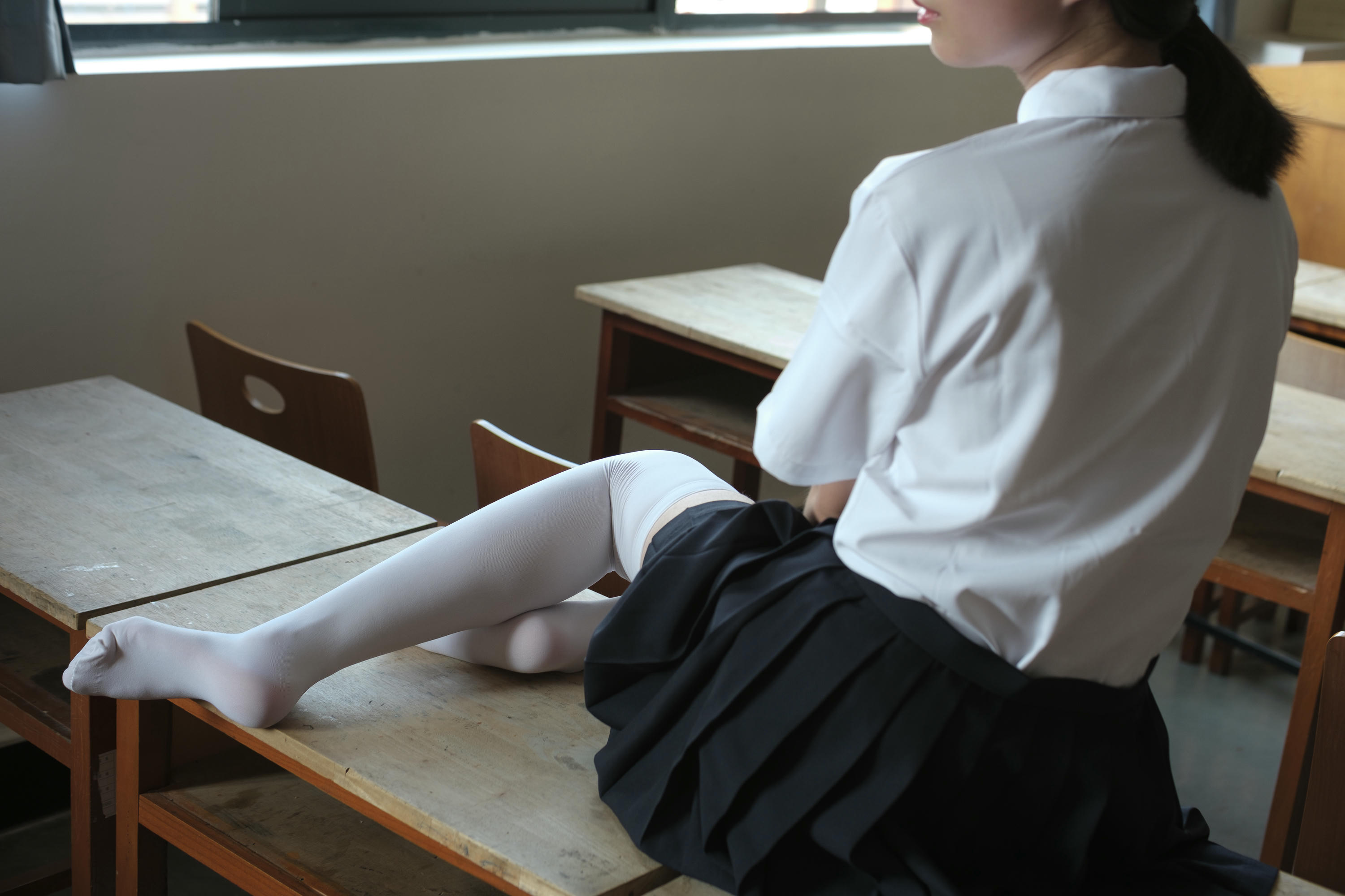 森萝财团 BETA-022 教室里的JK白丝少女 [66P-638MB]_第1集