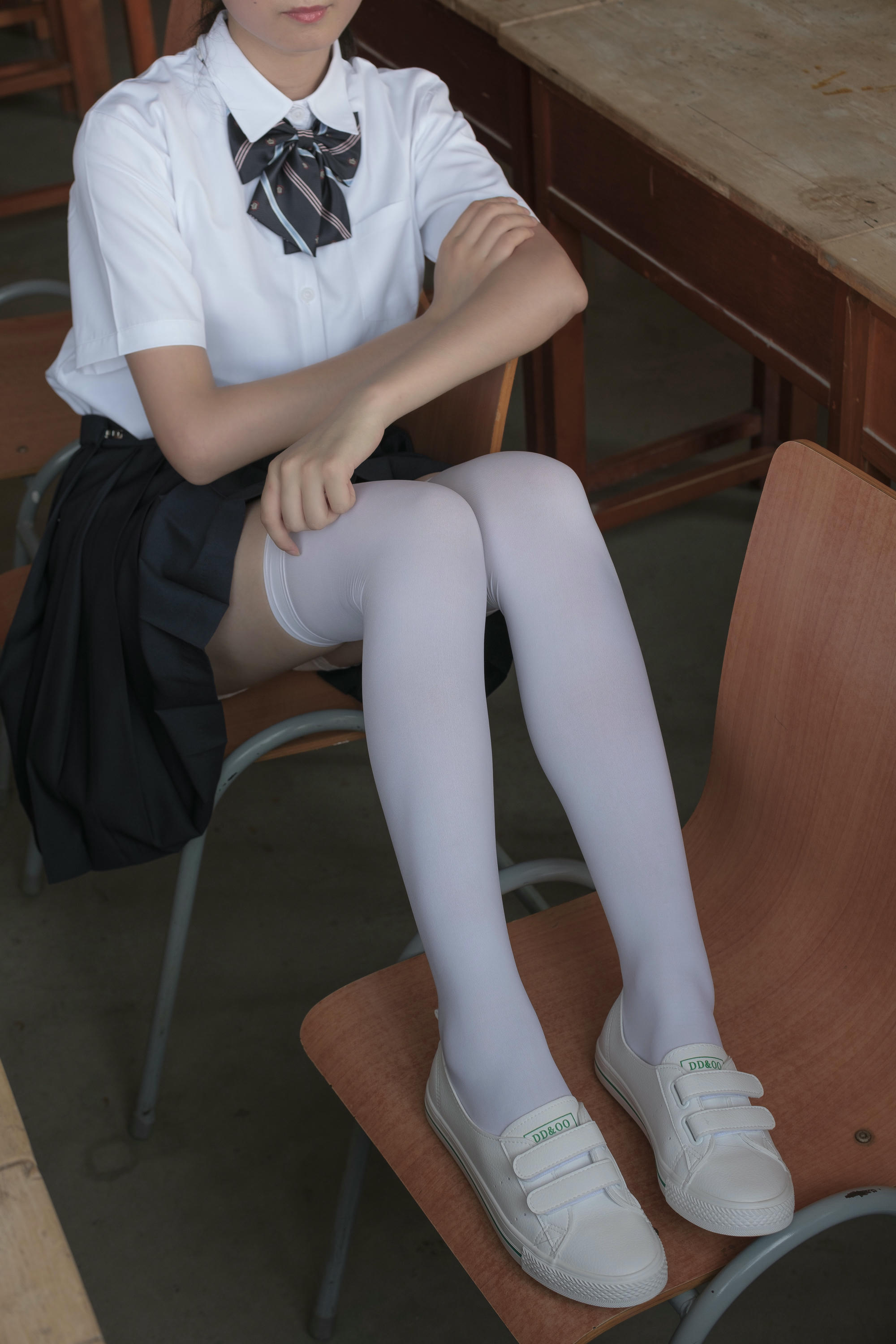 森萝财团 BETA-022 教室里的JK白丝少女 [66P-638MB]_第1集