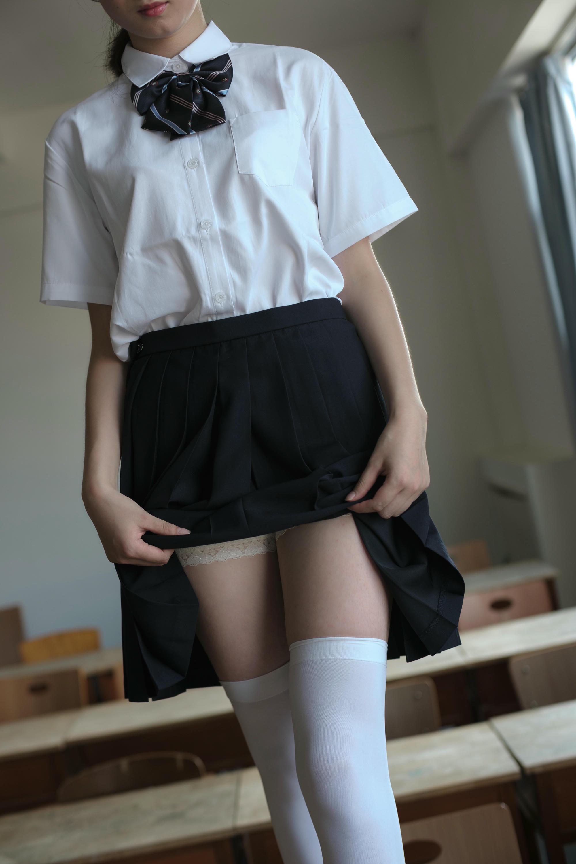 森萝财团 BETA-022 教室里的JK白丝少女 [66P-638MB]_第2集