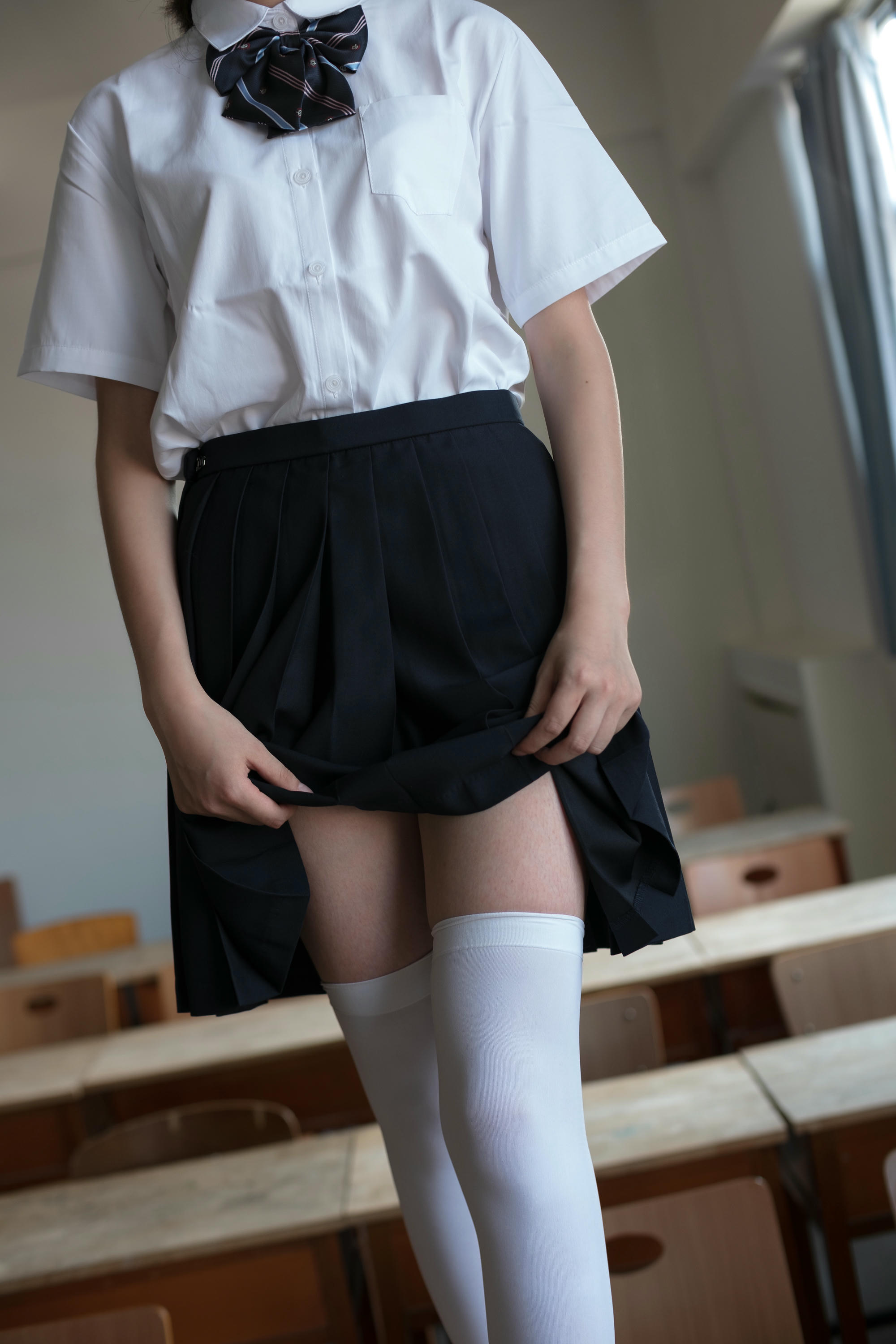 森萝财团 BETA-022 教室里的JK白丝少女 [66P-638MB]_第2集