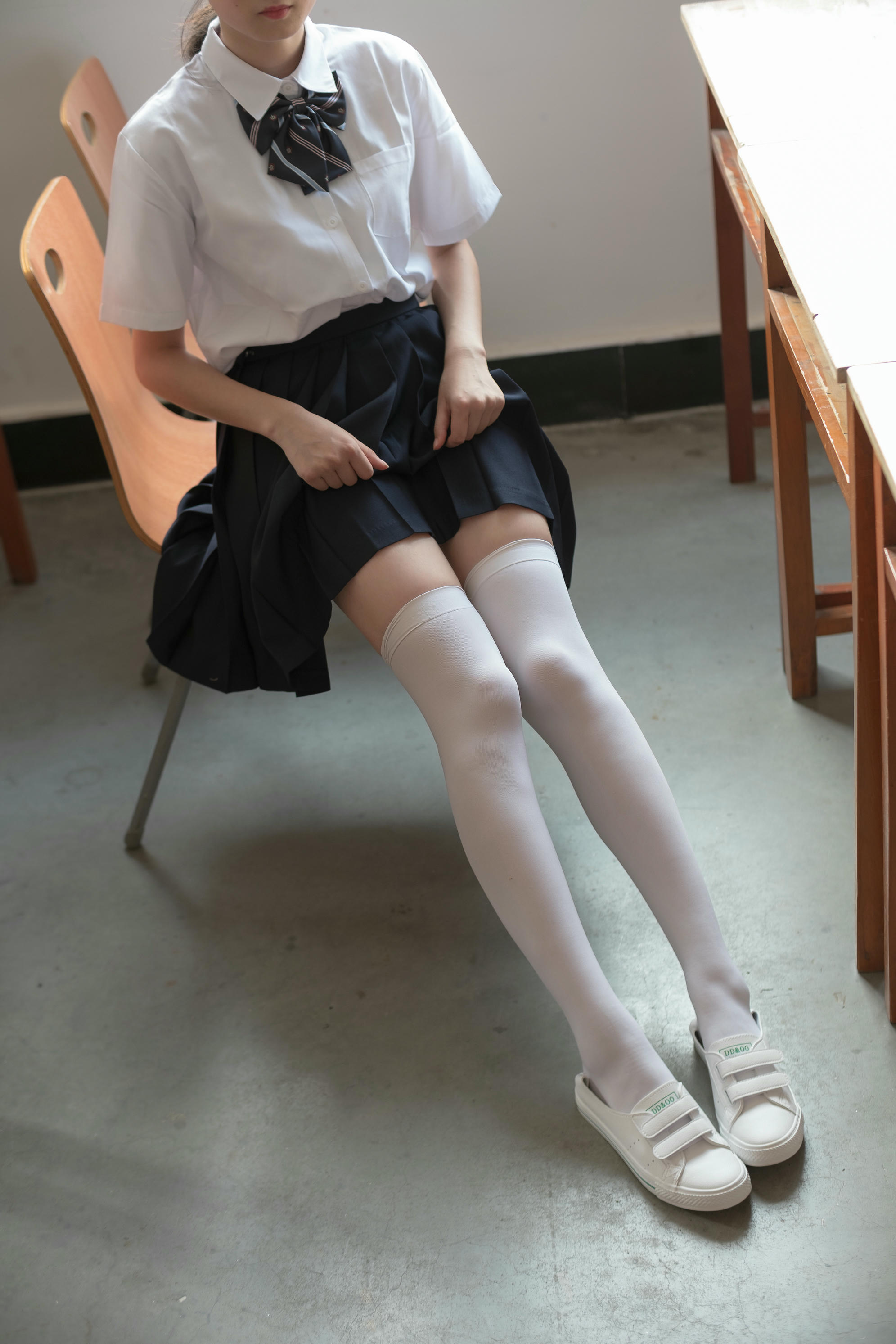 森萝财团 BETA-022 教室里的JK白丝少女 [66P-638MB]_第2集