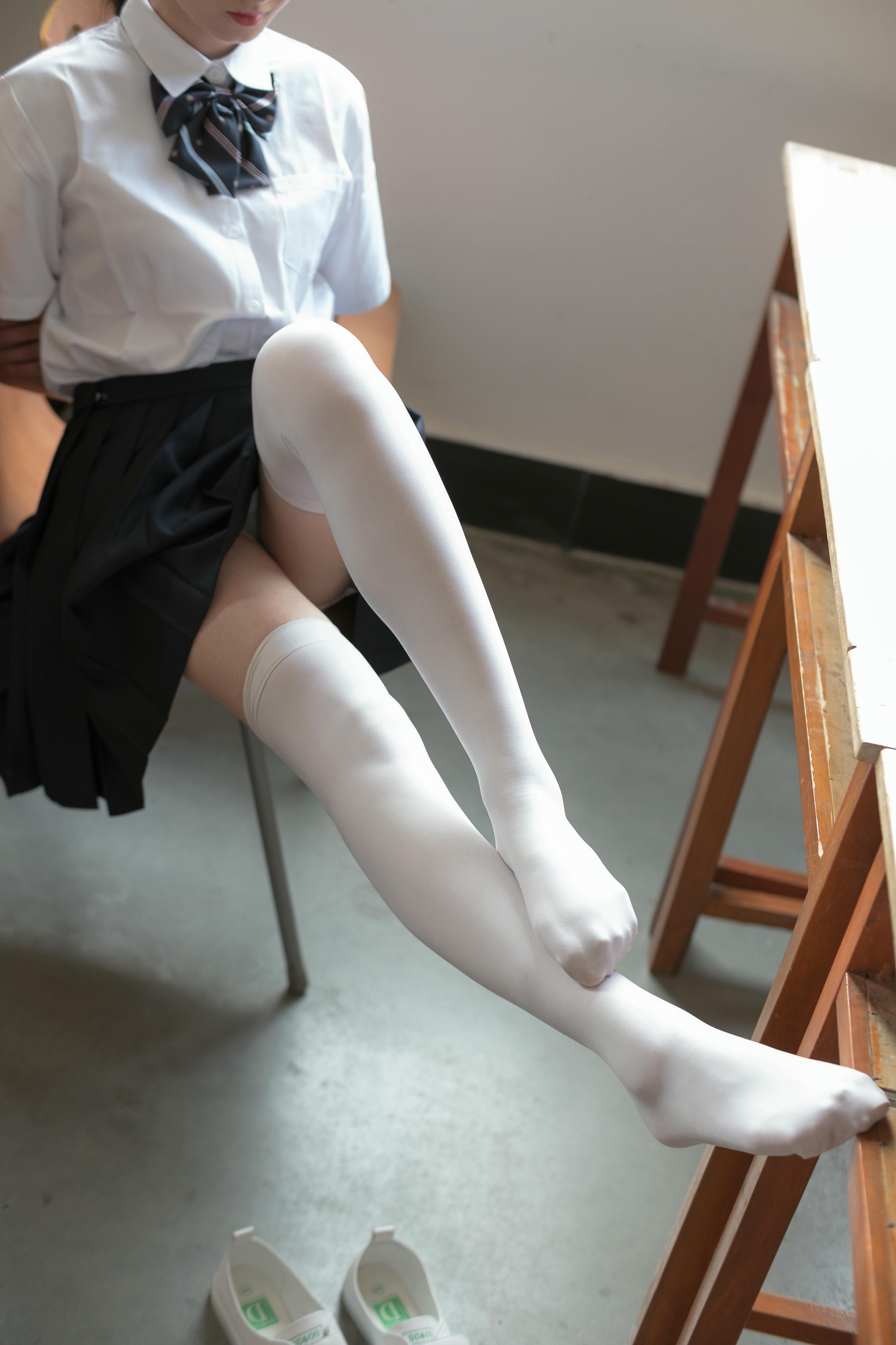 森萝财团 BETA-022 教室里的JK白丝少女 [66P-638MB]_第2集