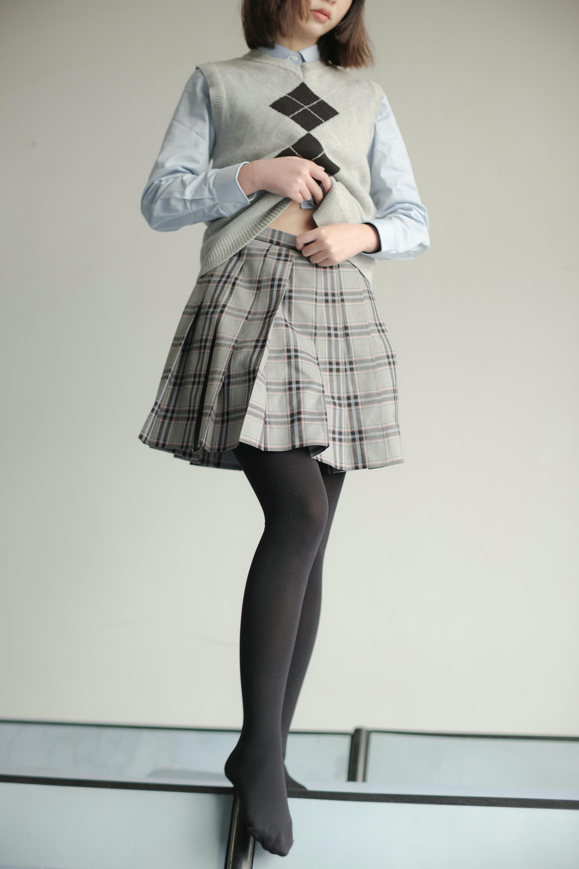 森萝财团 X-014 教室里的厚黑丝 [124P1V-1.40GB]_第6集