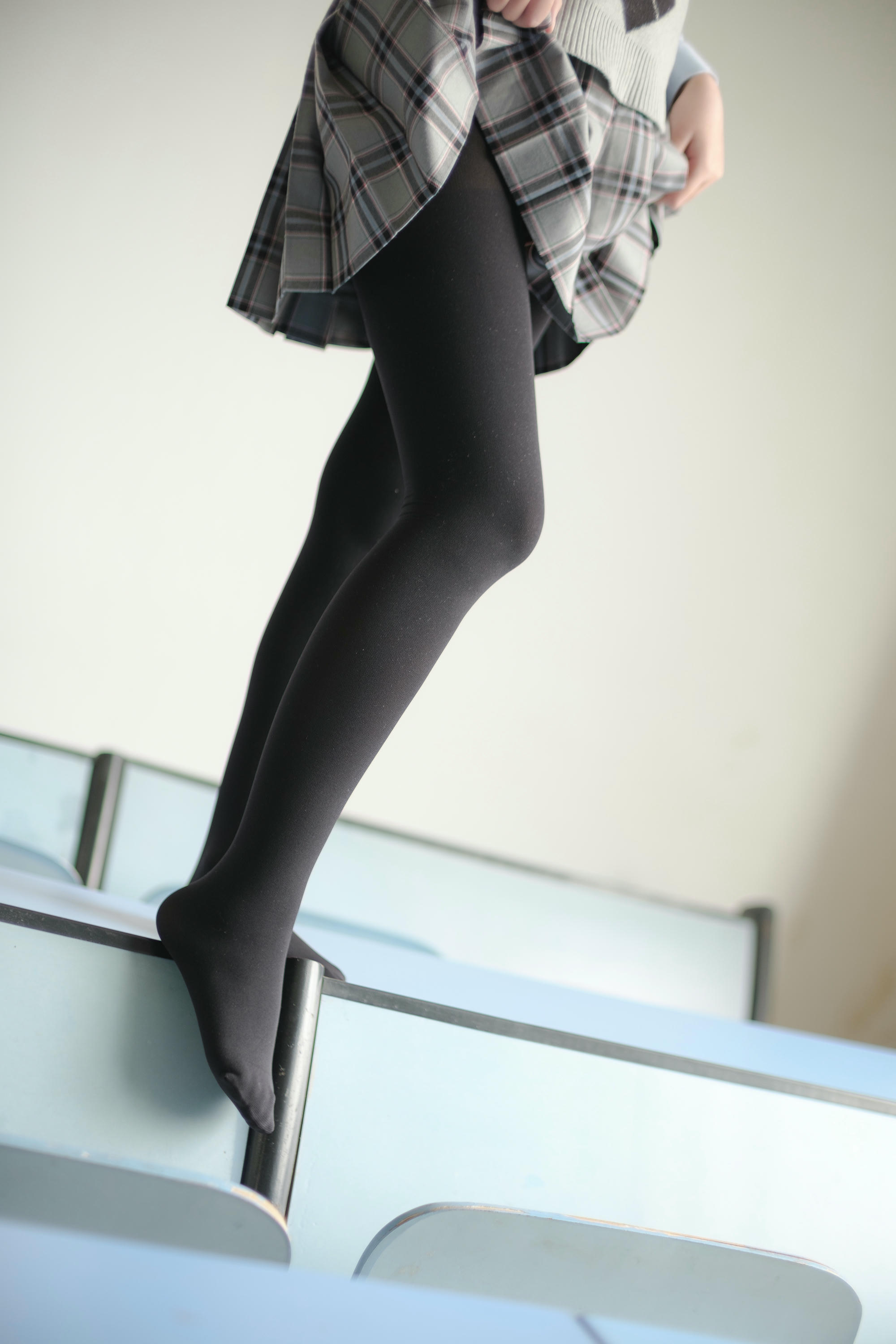 森萝财团 X-014 教室里的厚黑丝 [124P1V-1.40GB]_第6集