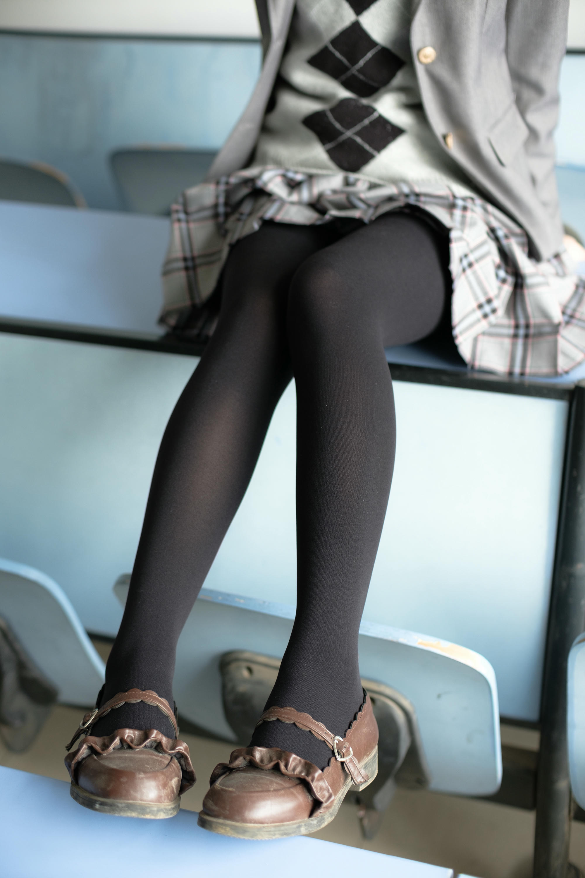 森萝财团 X-014 教室里的厚黑丝 [124P1V-1.40GB]_第6集