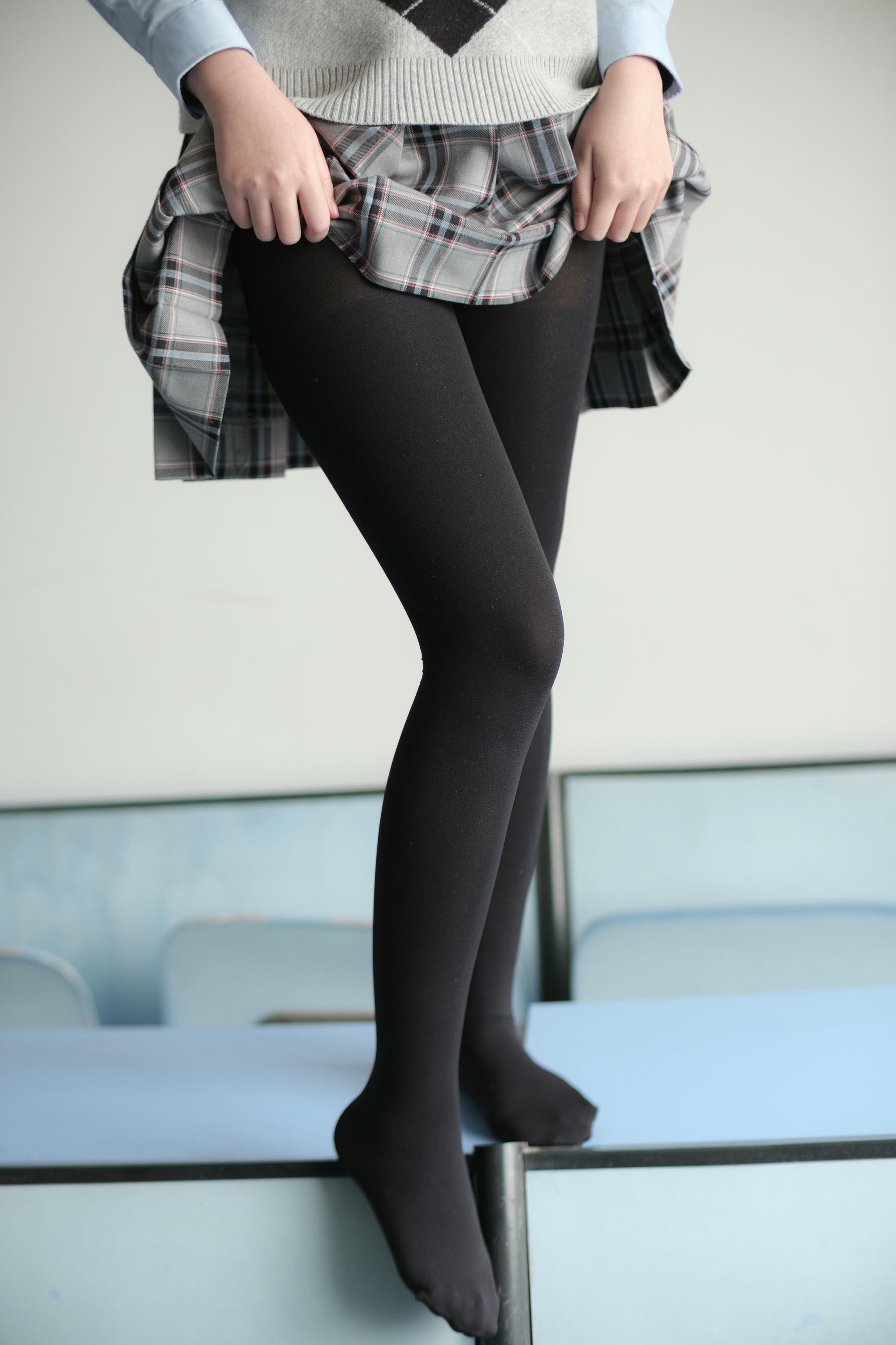 森萝财团 X-014 教室里的厚黑丝 [124P1V-1.40GB]_第6集