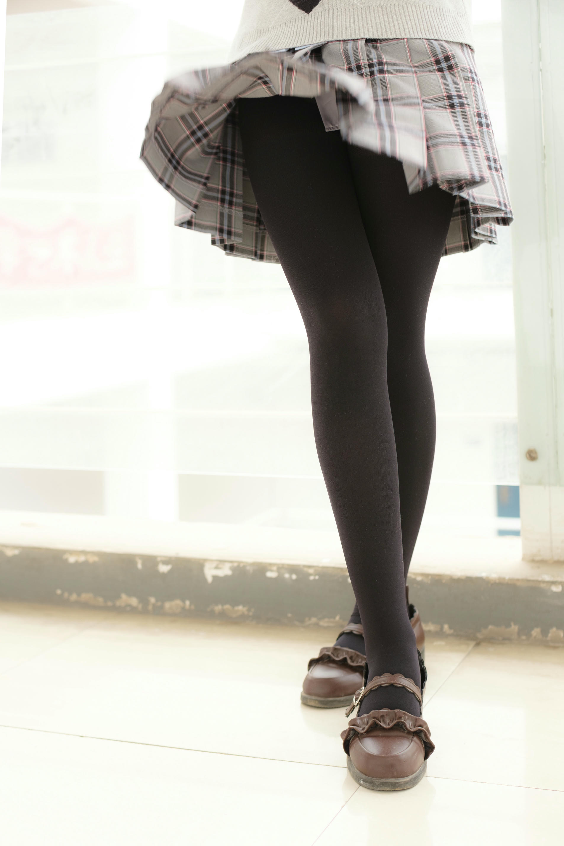 森萝财团 X-014 教室里的厚黑丝 [124P1V-1.40GB]_第2集