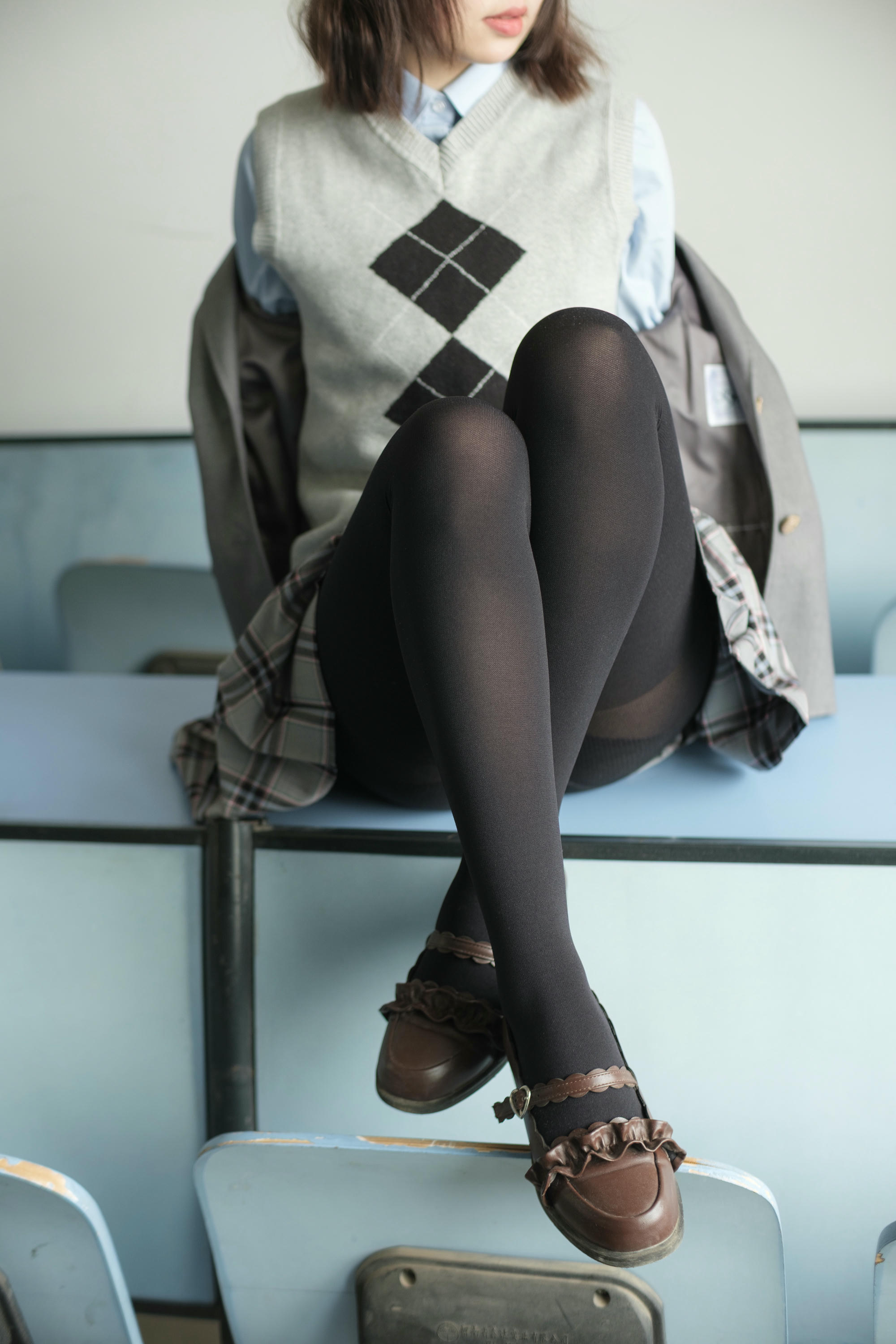 森萝财团 X-014 教室里的厚黑丝 [124P1V-1.40GB]_第3集