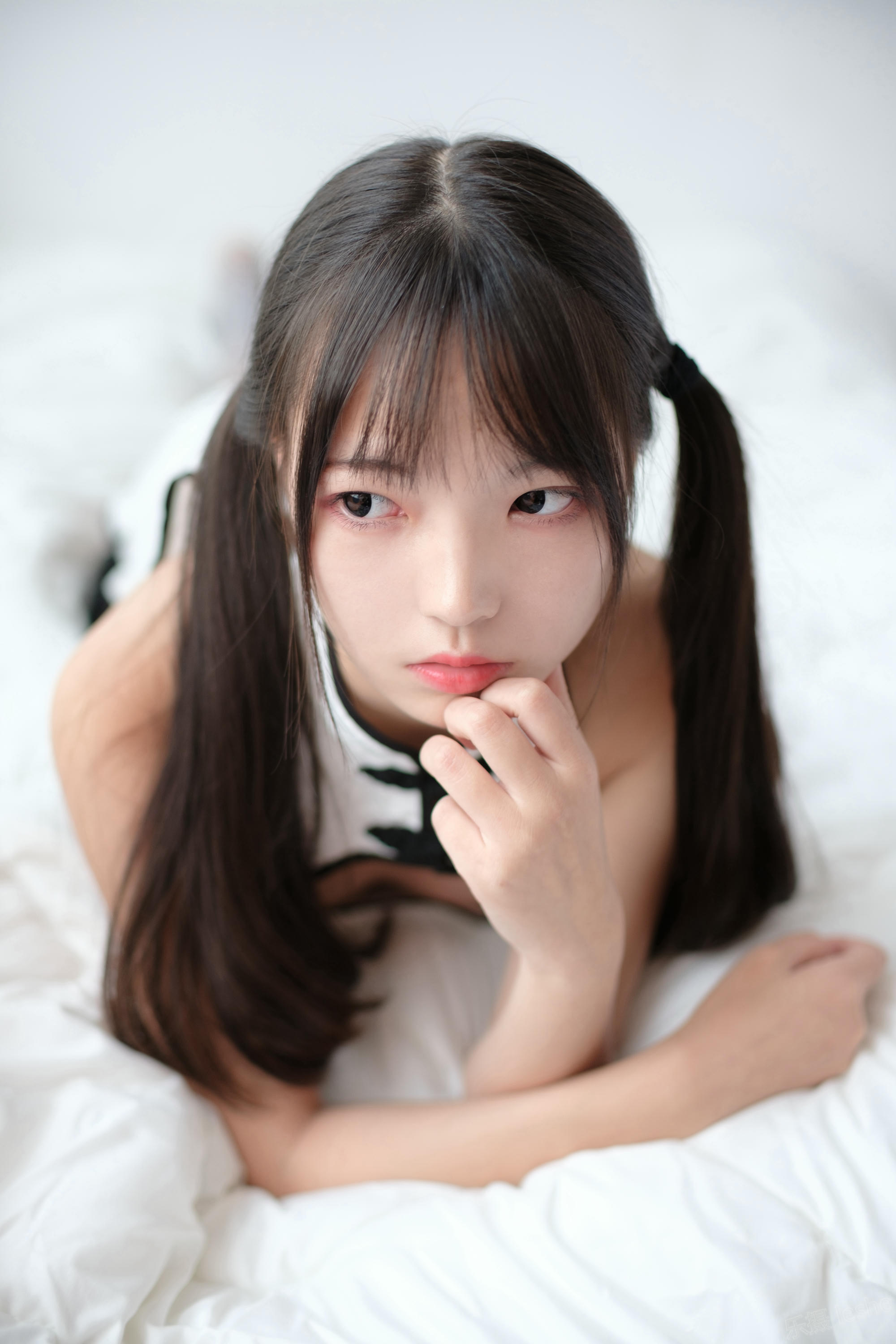森萝财团 X-045 灰丝情趣旗袍 [96P1V-1.93GB]_第1集