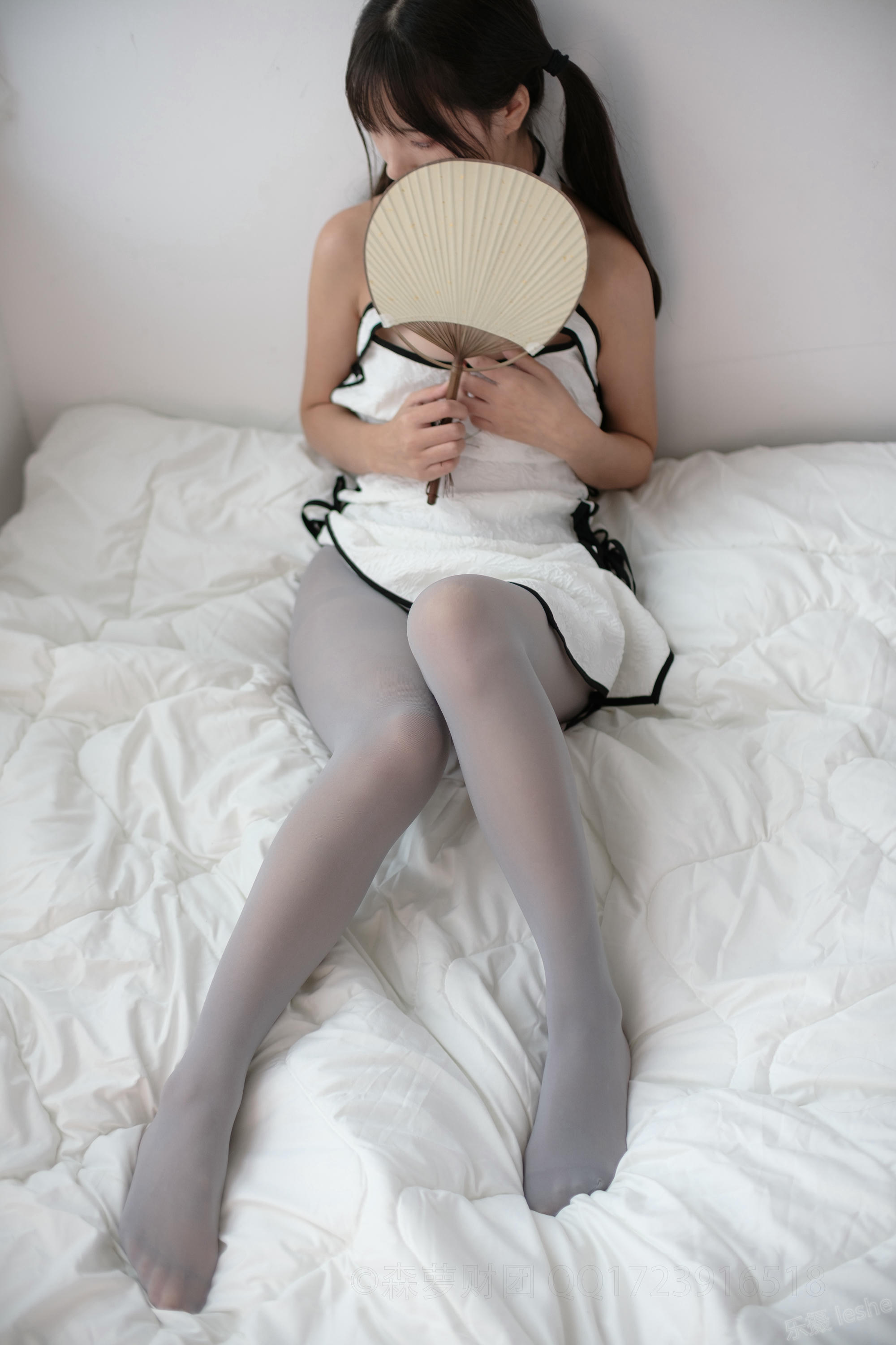 森萝财团 X-045 灰丝情趣旗袍 [96P1V-1.93GB]_第3集