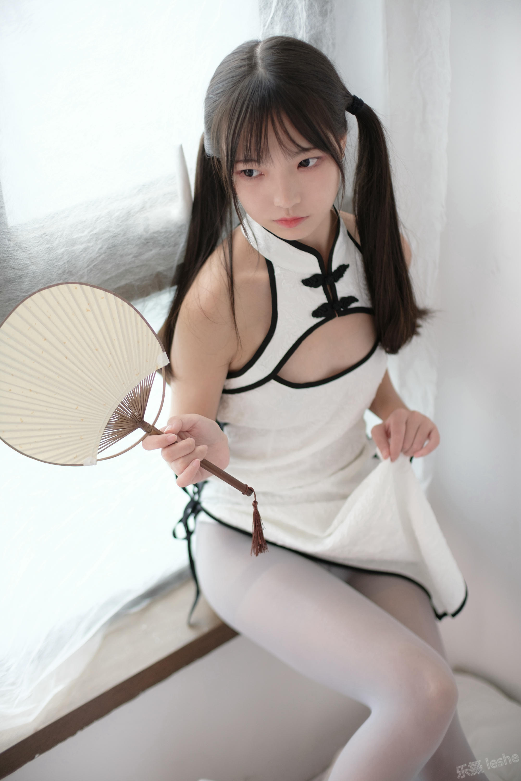 森萝财团 X-045 灰丝情趣旗袍 [96P1V-1.93GB]_第3集