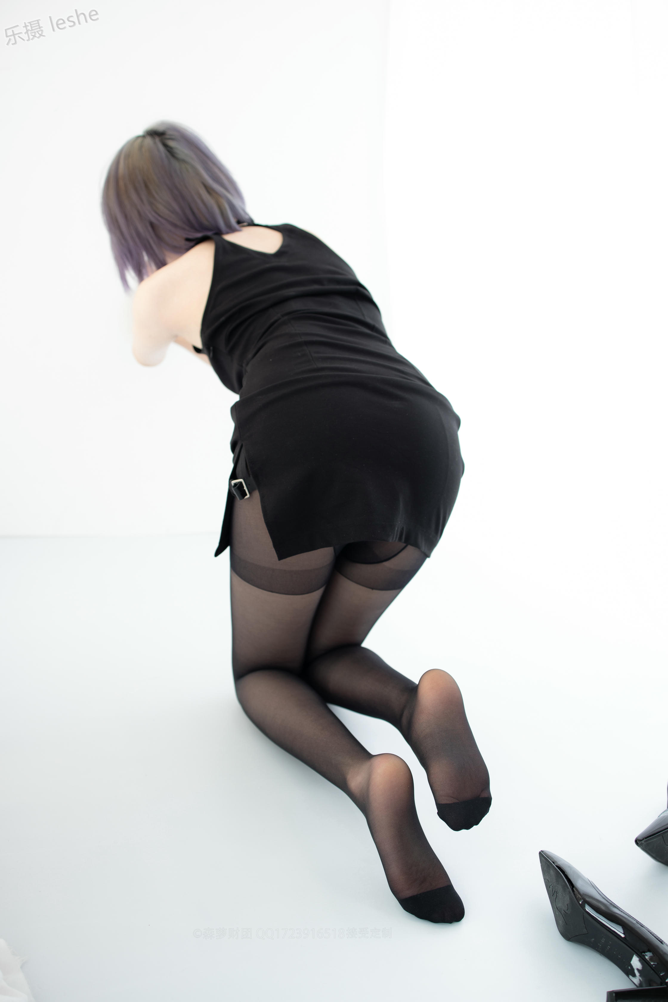 森萝财团 X-051 20D黑丝踩物 [111P1V-2.56GB]_第1集