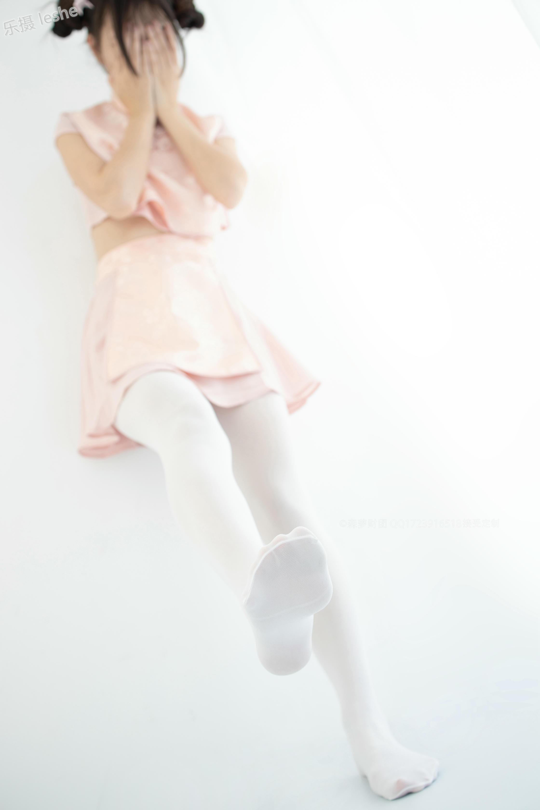 森萝财团 X-052 80D白丝踩物 [66P1V-1.76GB]_第1集