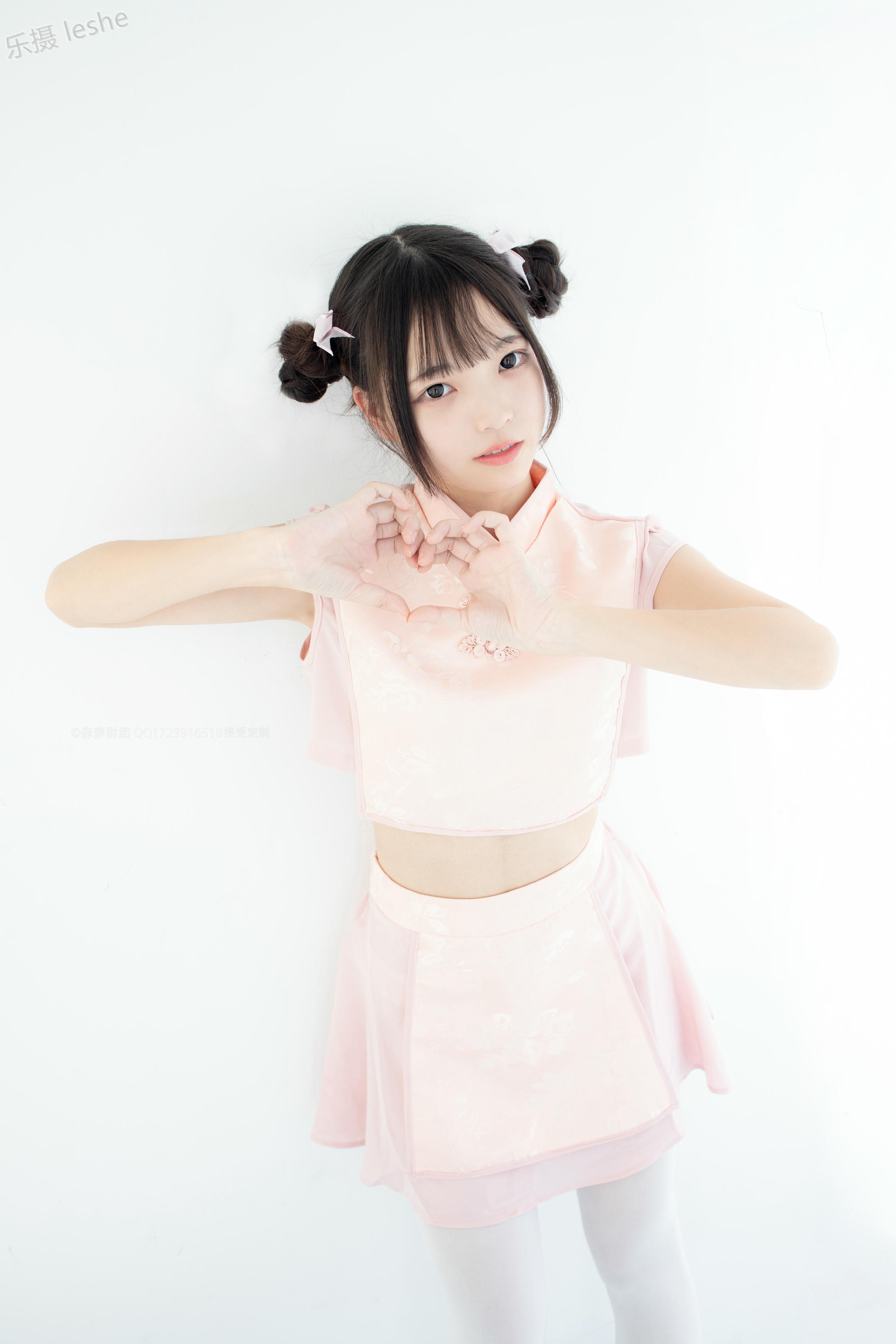森萝财团 X-052 80D白丝踩物 [66P1V-1.76GB]_第1集