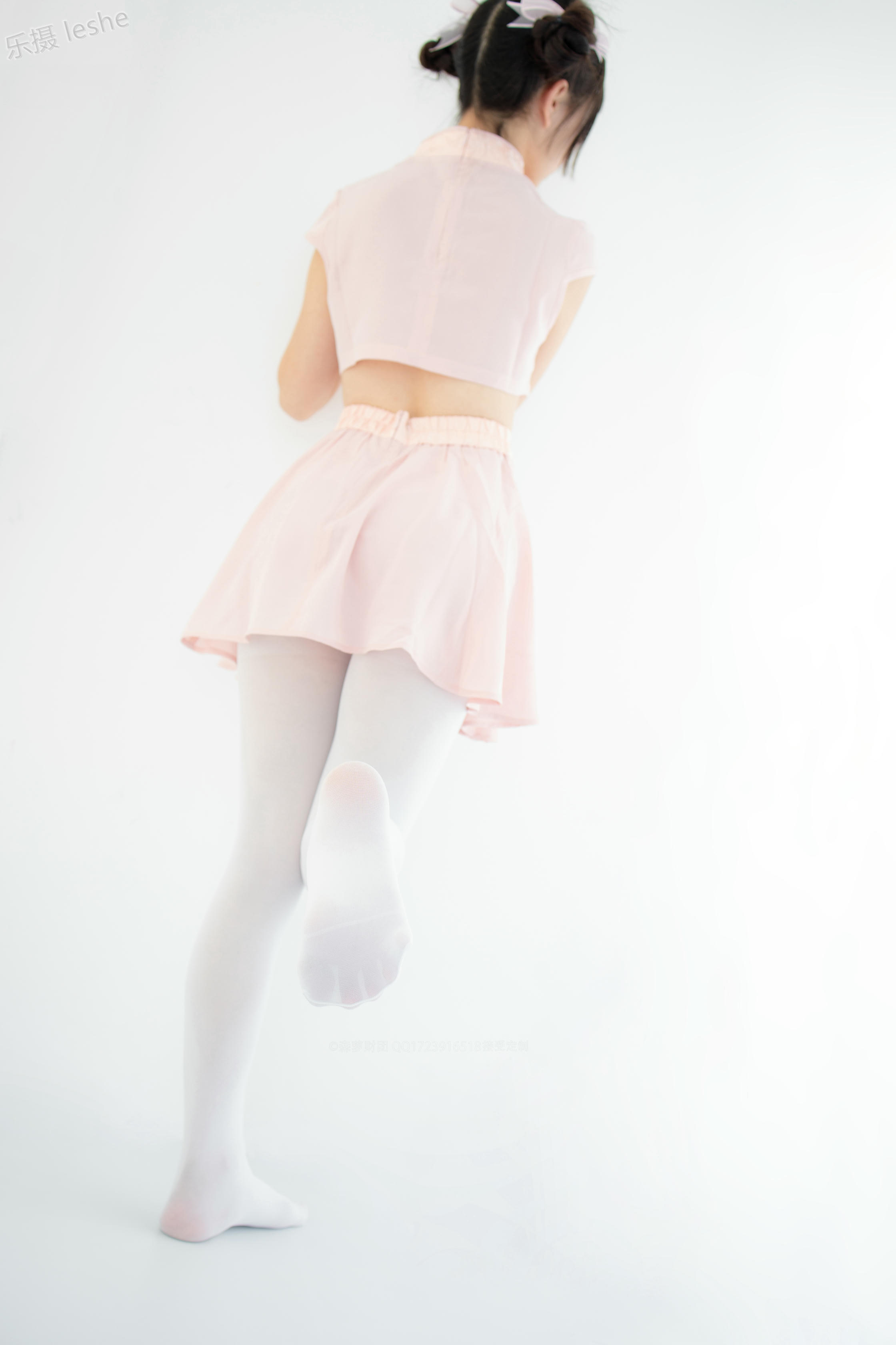 森萝财团 X-052 80D白丝踩物 [66P1V-1.76GB]_第1集