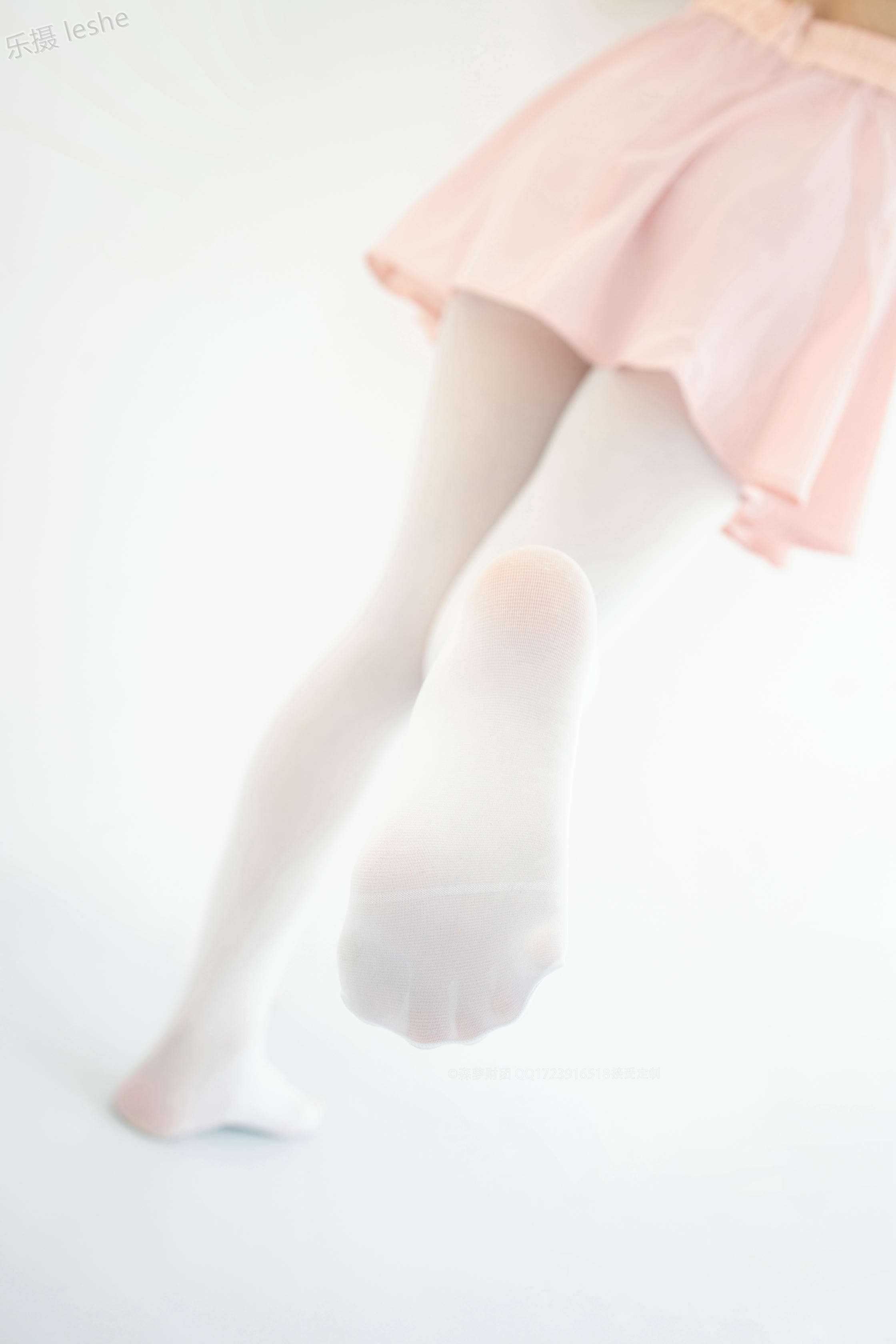 森萝财团 X-052 80D白丝踩物 [66P1V-1.76GB]_第1集