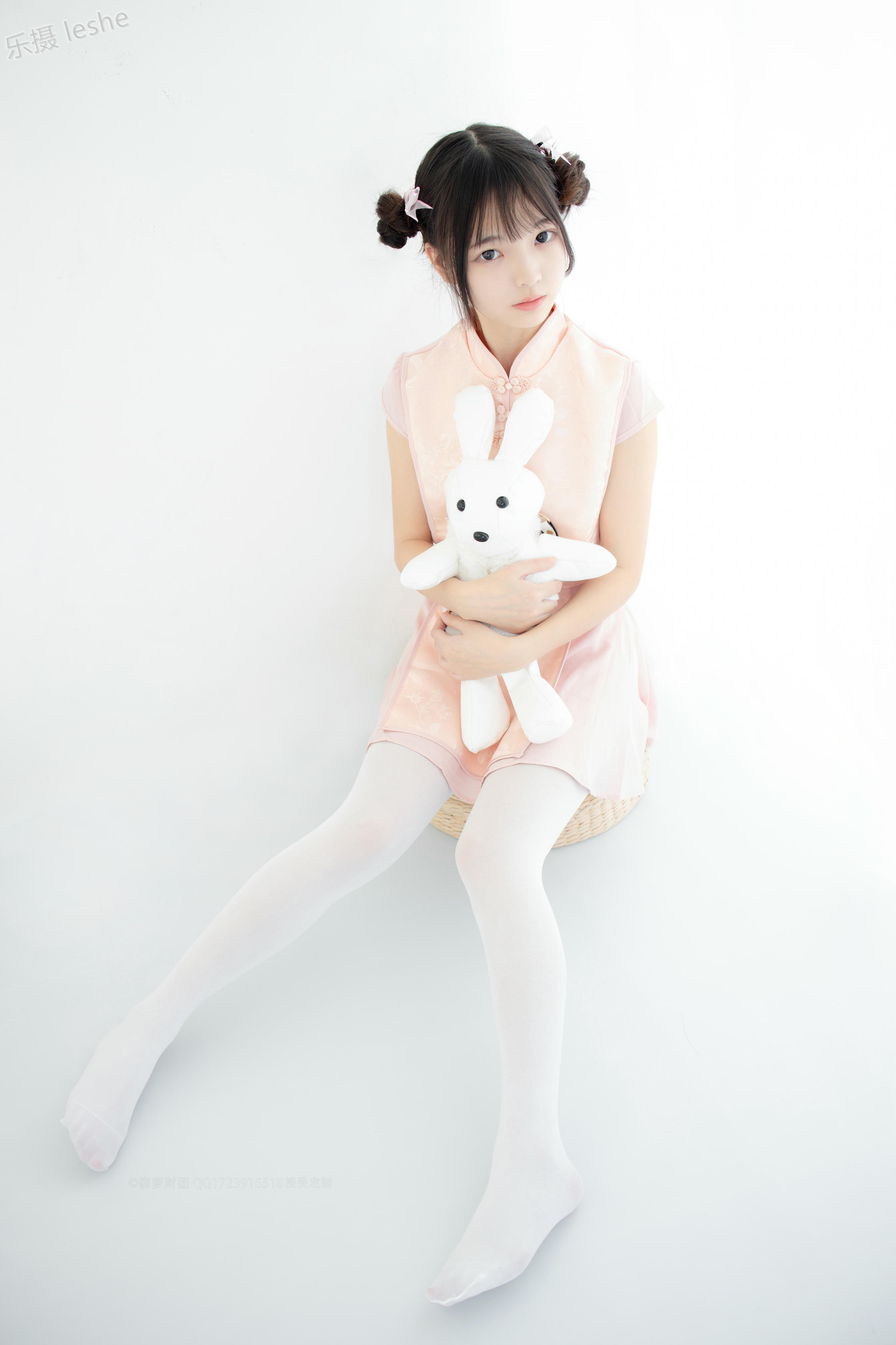 森萝财团 X-052 80D白丝踩物 [66P1V-1.76GB]_第1集