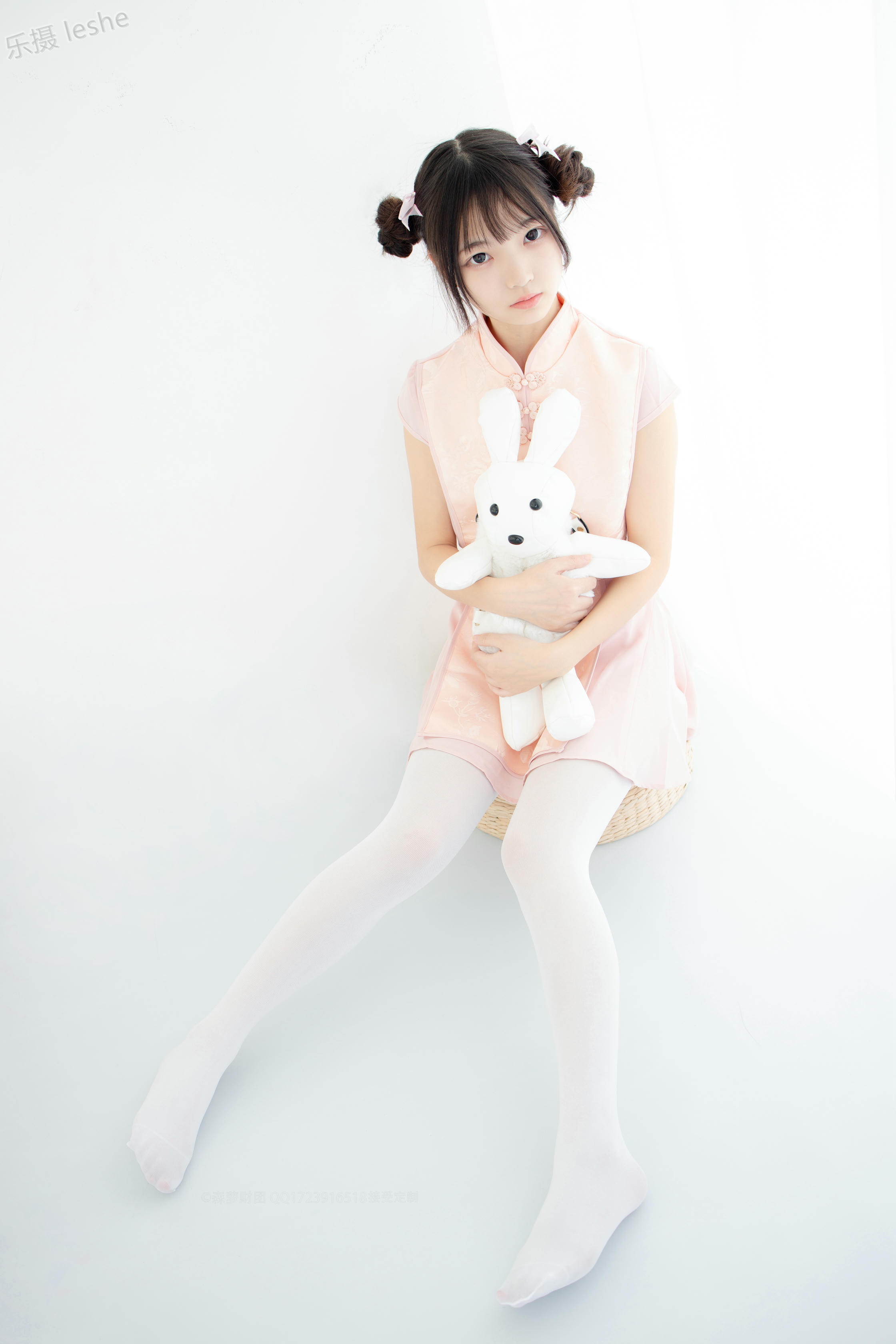 森萝财团 X-052 80D白丝踩物 [66P1V-1.76GB]_第1集