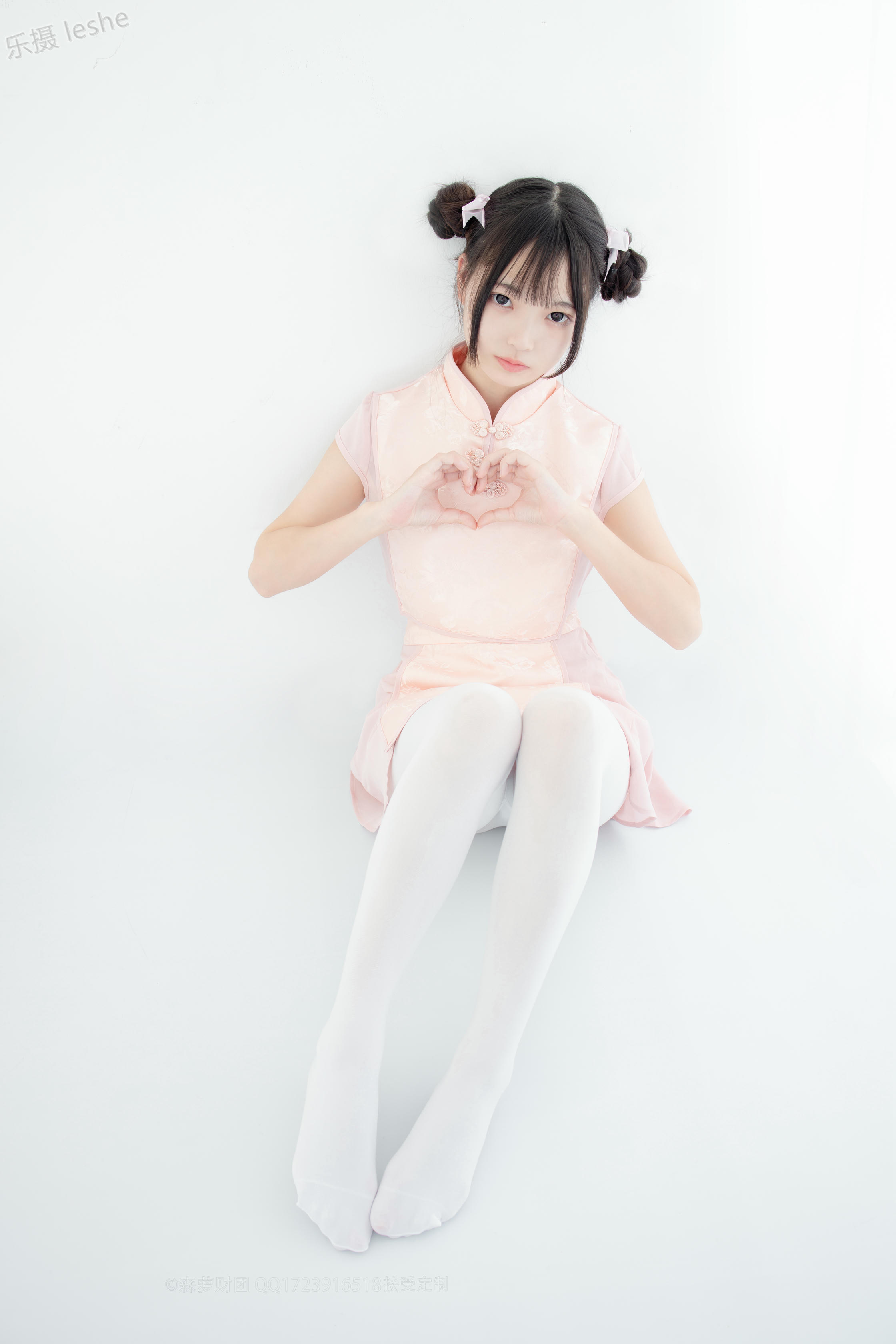 森萝财团 X-052 80D白丝踩物 [66P1V-1.76GB]_第1集