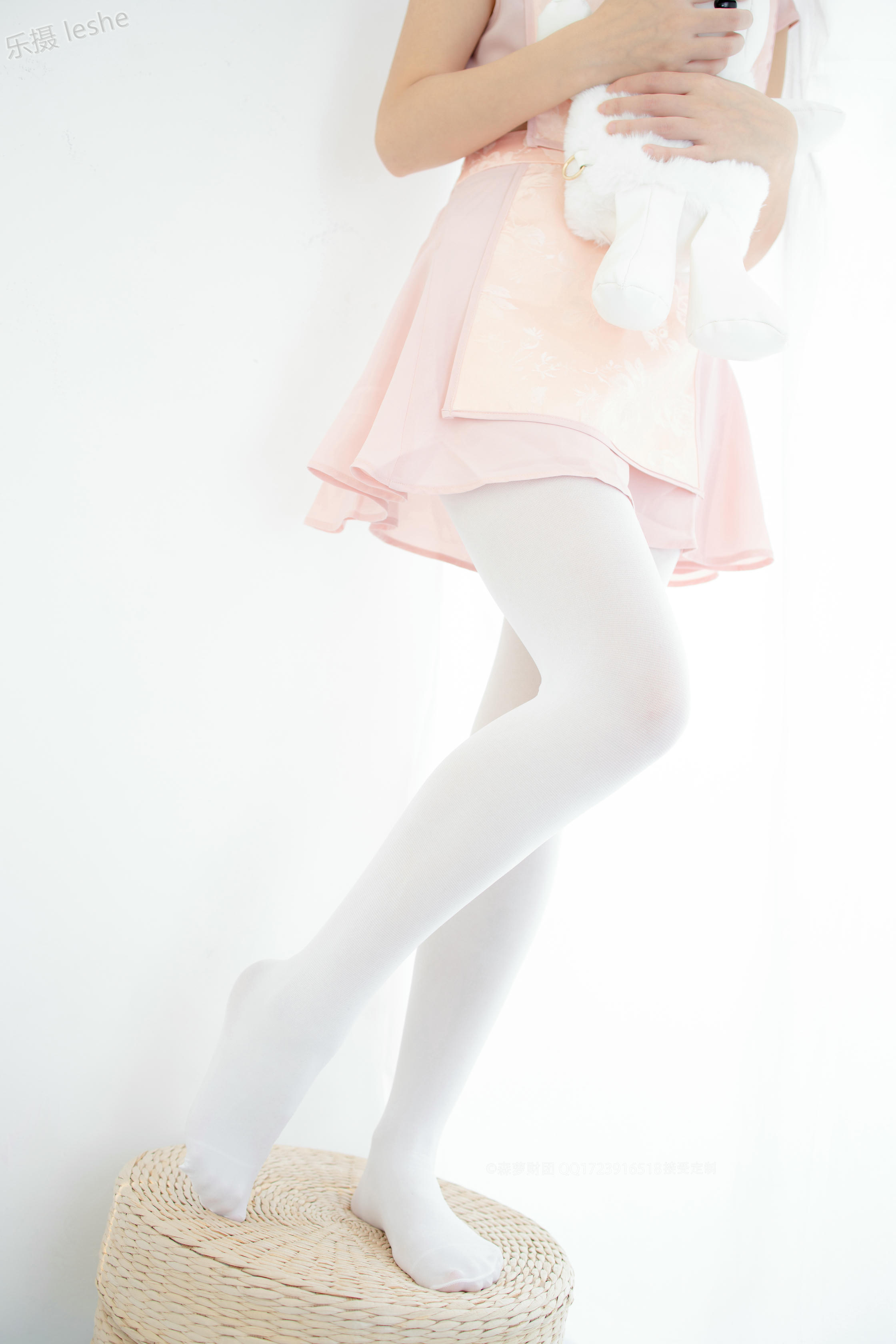 森萝财团 X-052 80D白丝踩物 [66P1V-1.76GB]_第2集