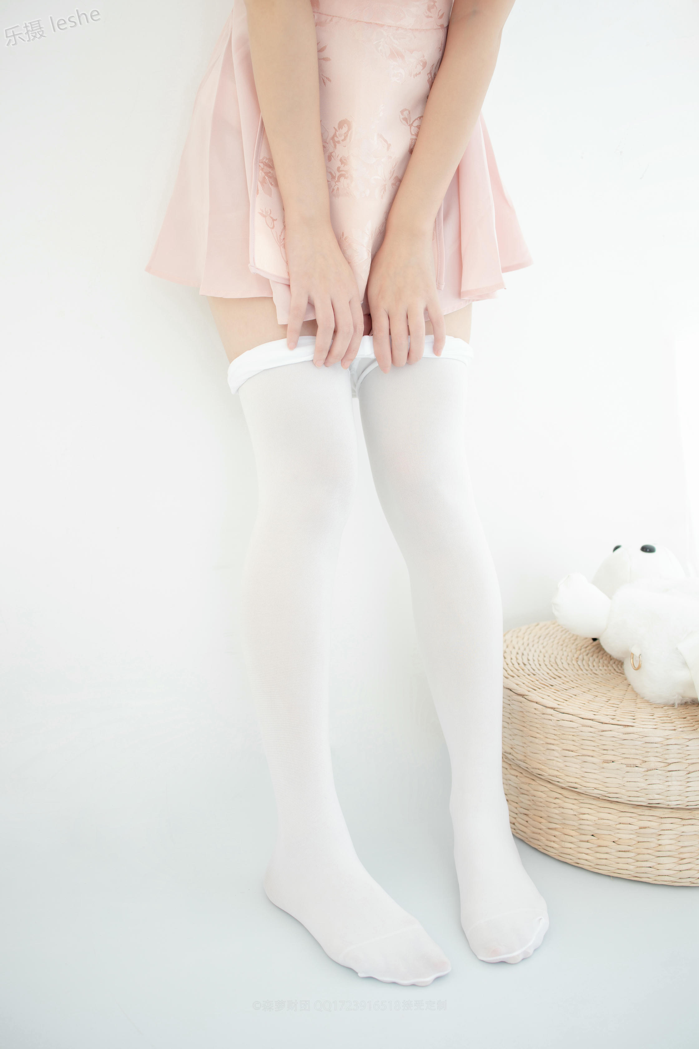 森萝财团 X-052 80D白丝踩物 [66P1V-1.76GB]_第2集