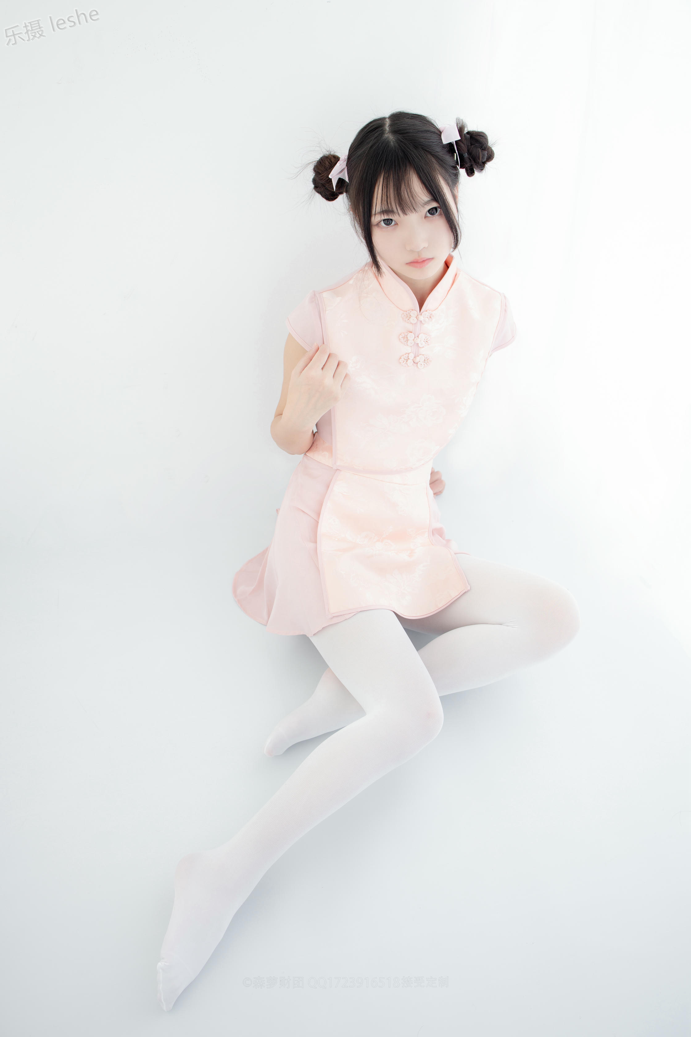 森萝财团 X-052 80D白丝踩物 [66P1V-1.76GB]_第1集