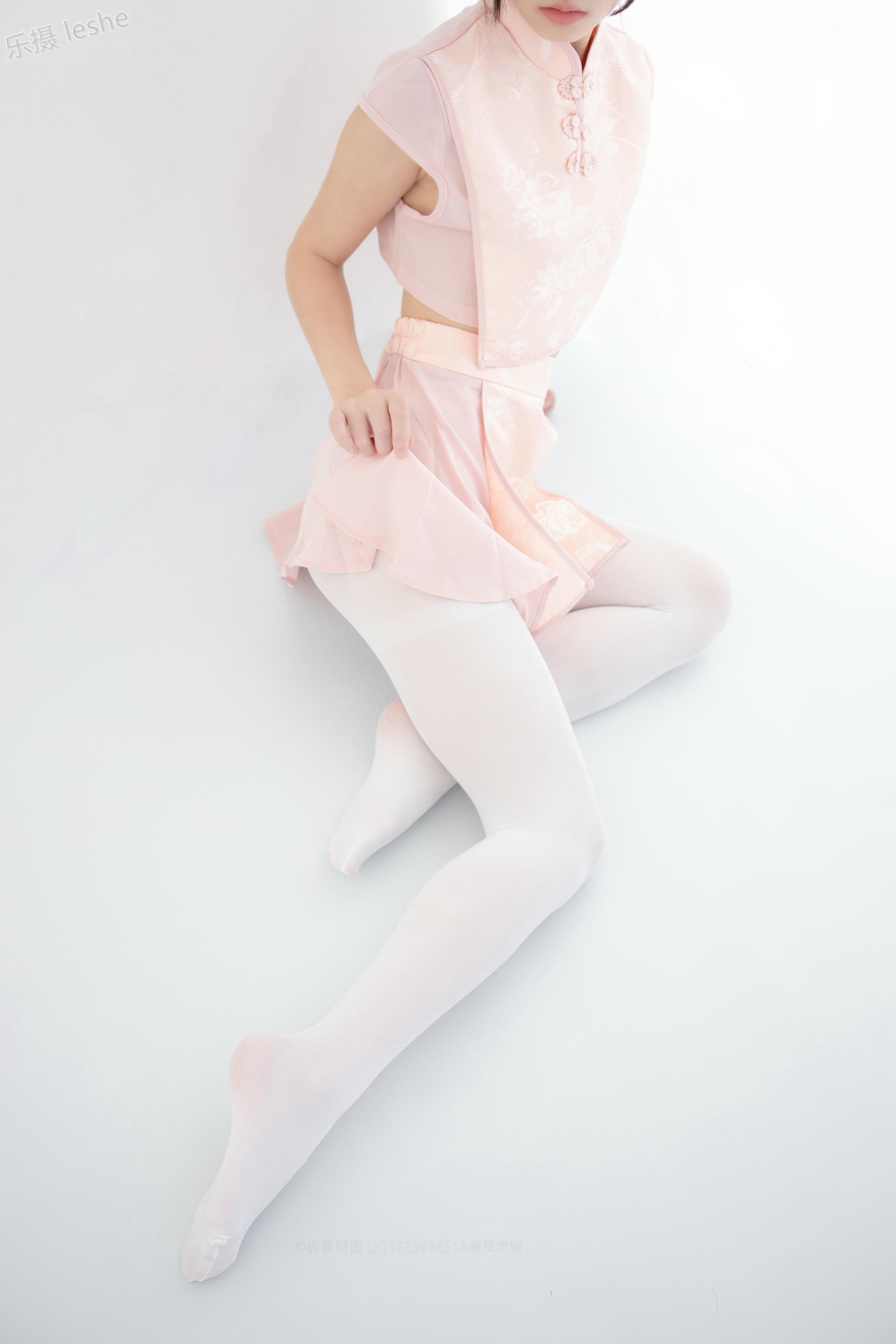 森萝财团 X-052 80D白丝踩物 [66P1V-1.76GB]_第1集