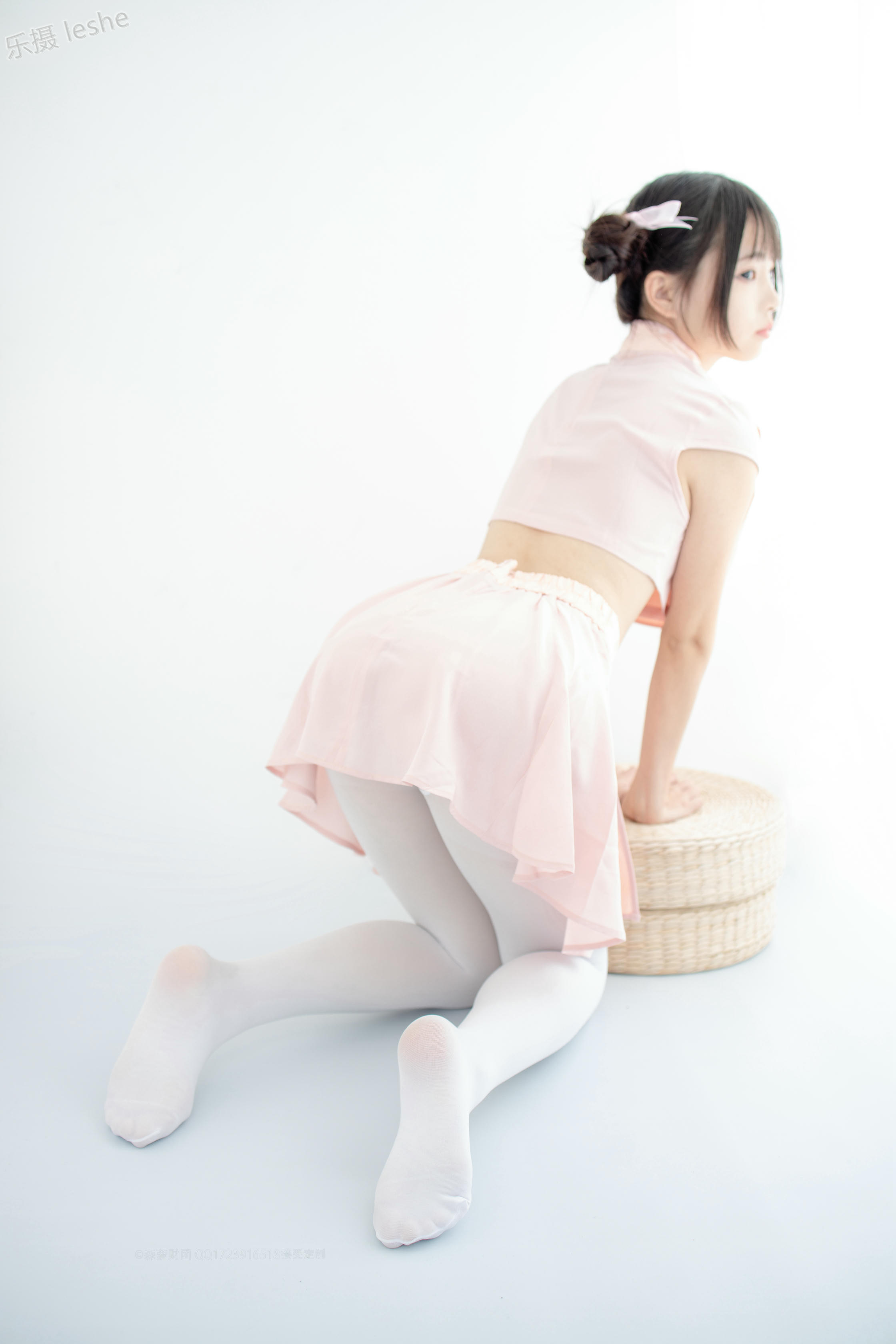 森萝财团 X-052 80D白丝踩物 [66P1V-1.76GB]_第3集