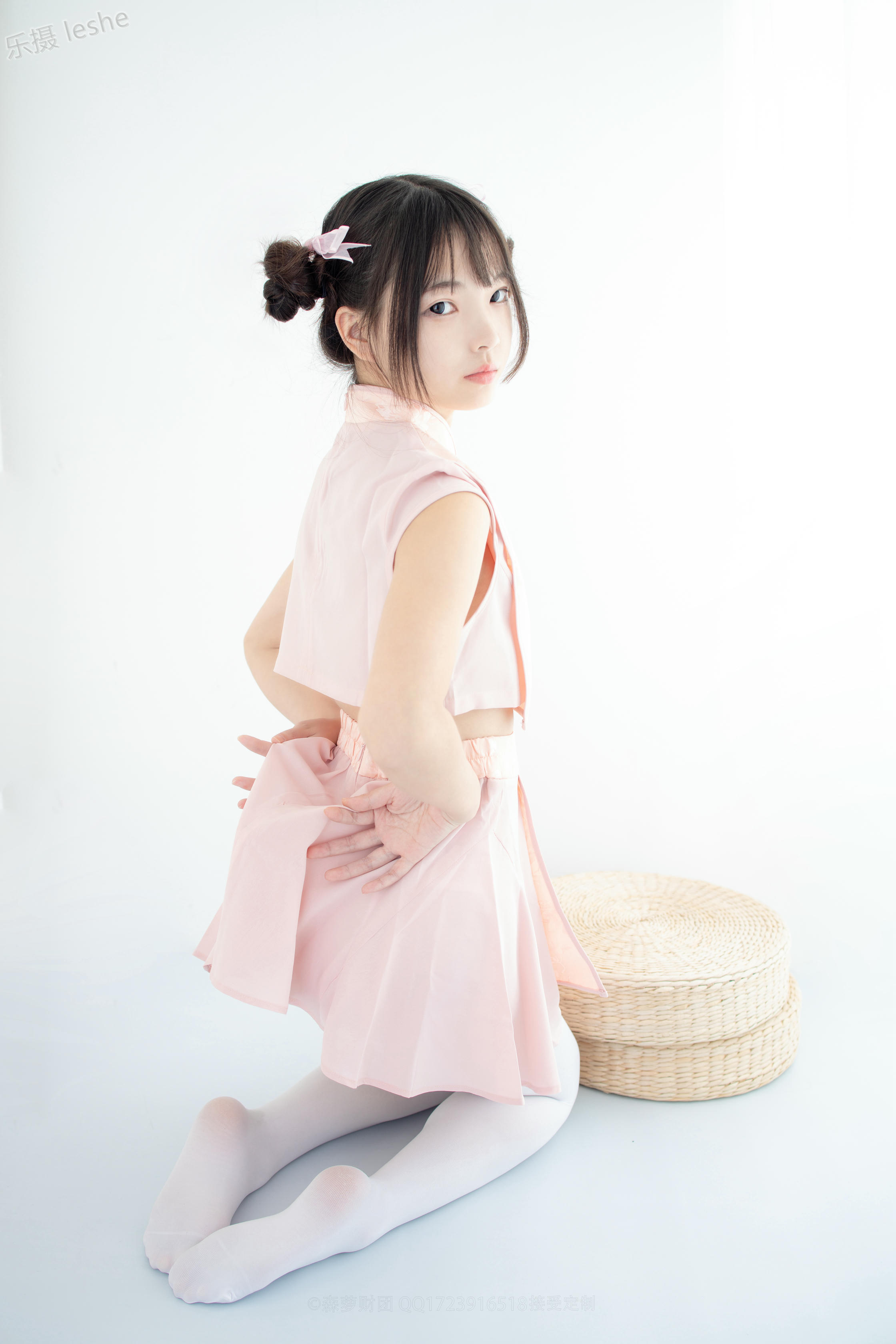 森萝财团 X-052 80D白丝踩物 [66P1V-1.76GB]_第3集