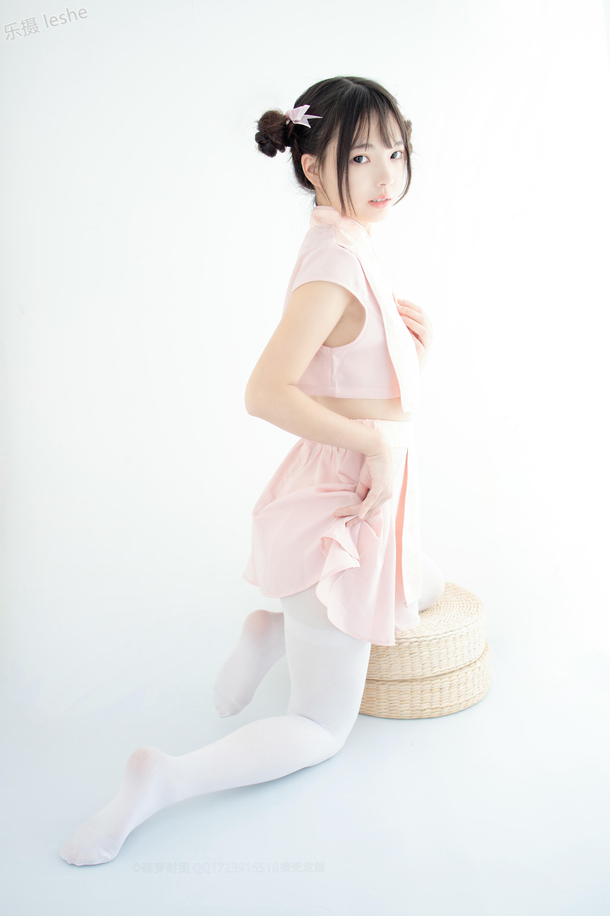 森萝财团 X-052 80D白丝踩物 [66P1V-1.76GB]_第3集
